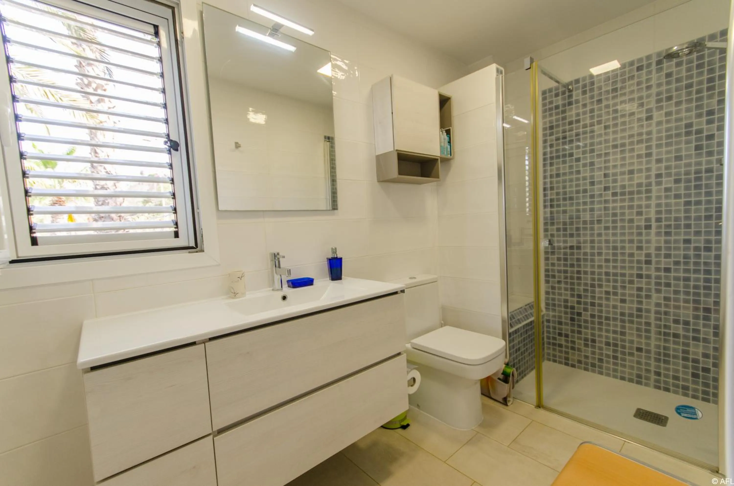 Bathroom in Holiday apartment with direct sea promenade access