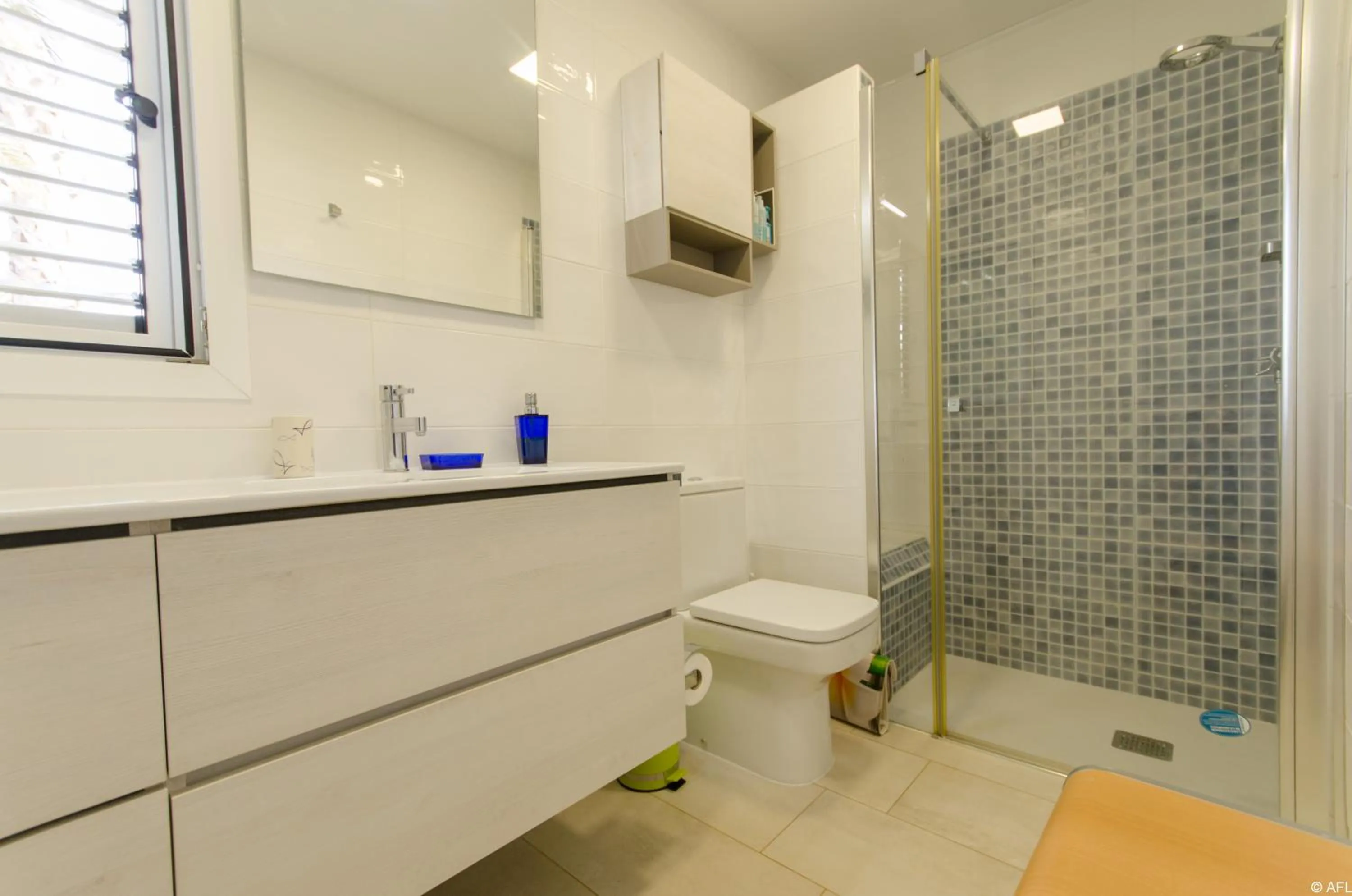 Bathroom in Holiday apartment with direct sea promenade access