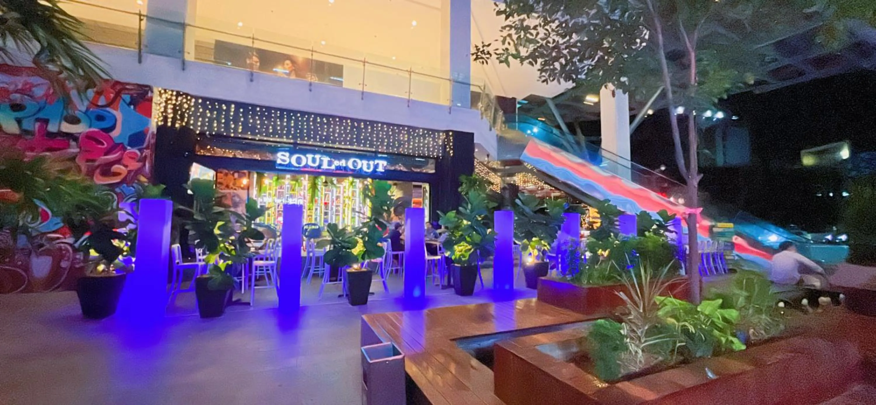 Evening entertainment in Haiya homestay Imago Shopping Mall 海雅民宿Imago购物 广场