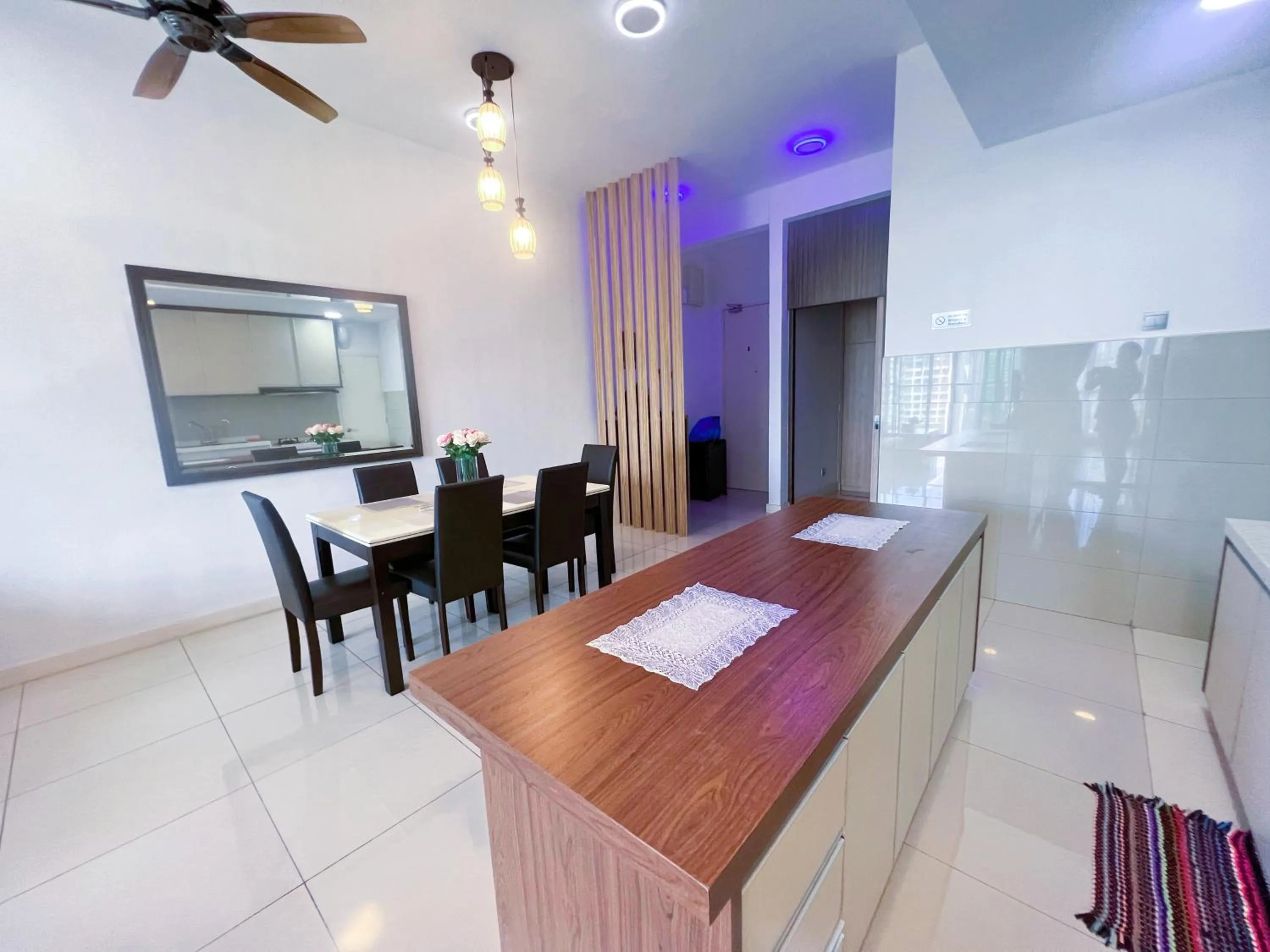 Dining area in Haiya homestay Imago Shopping Mall 海雅民宿Imago购物 广场
