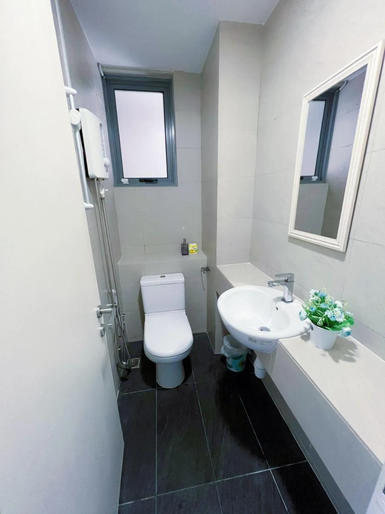 Toilet in Haiya homestay Imago Shopping Mall 海雅民宿Imago购物 广场
