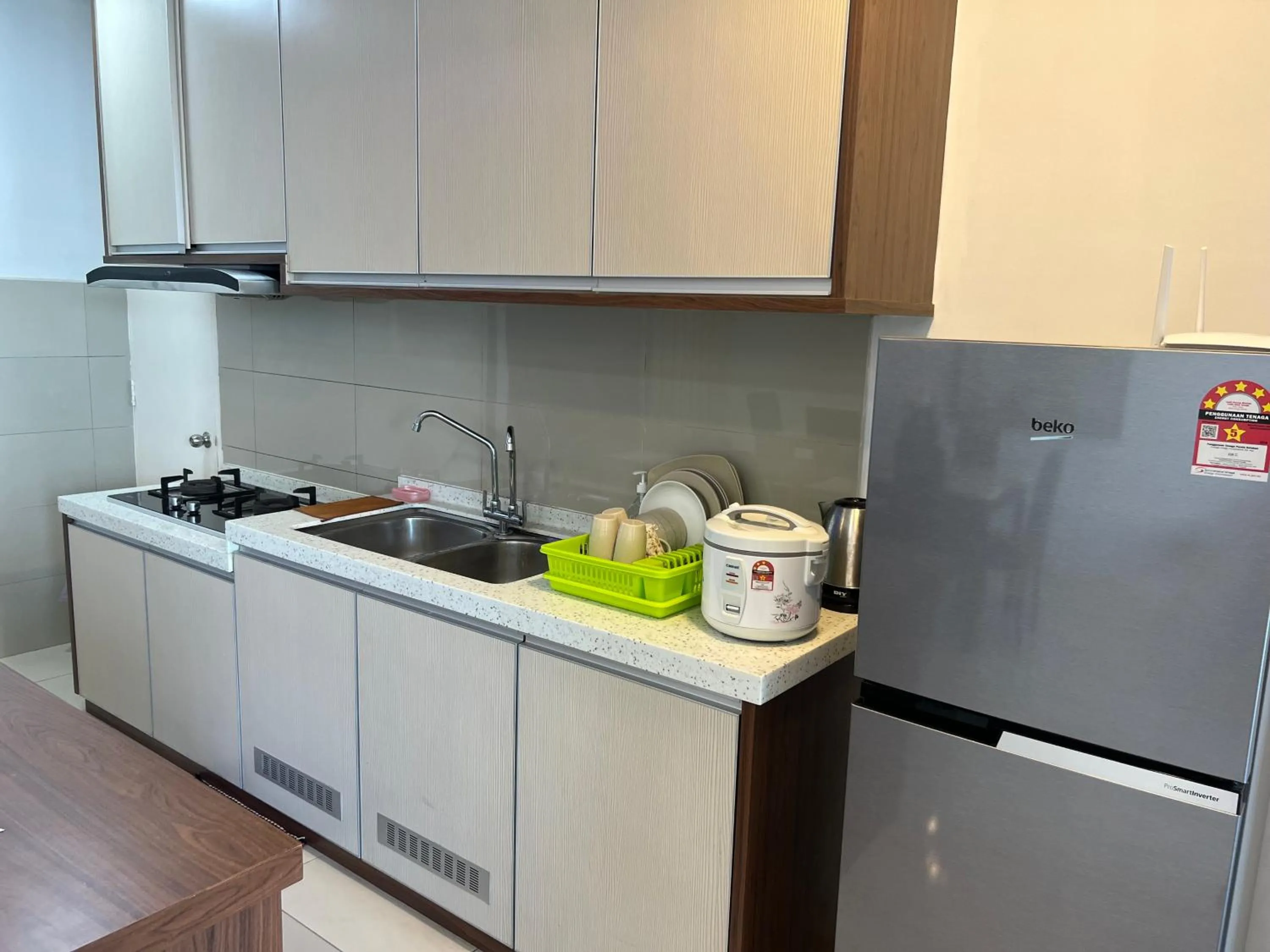 Kitchen or kitchenette in Haiya homestay Imago Shopping Mall 海雅民宿Imago购物 广场