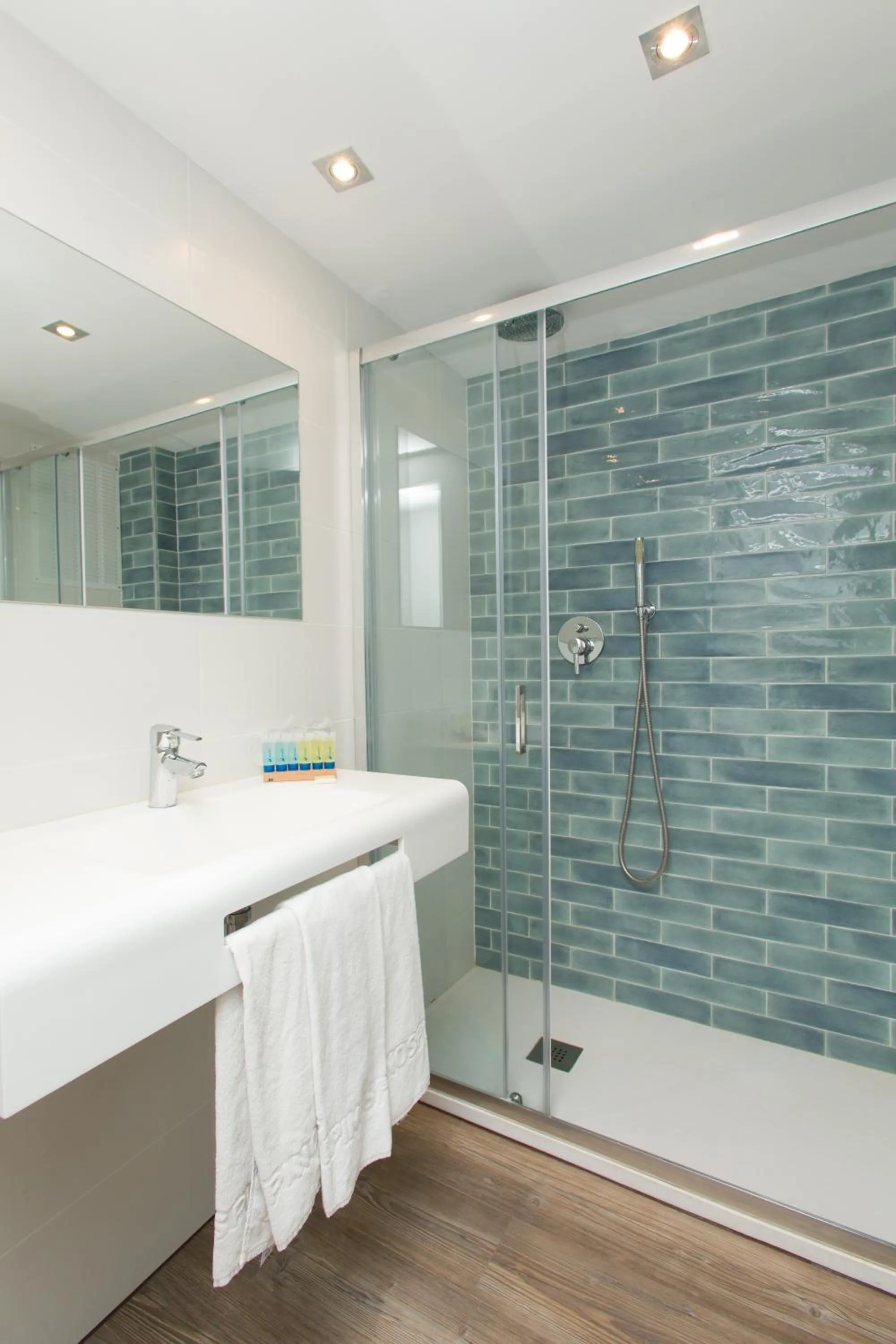 Bathroom in Hotel Pinos Playa