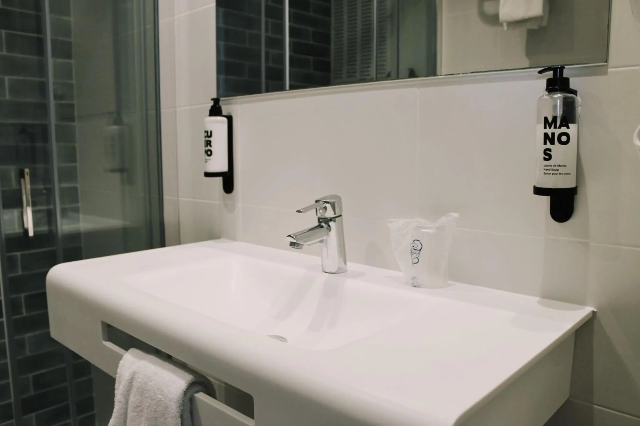 Bathroom in Hotel Pinos Playa