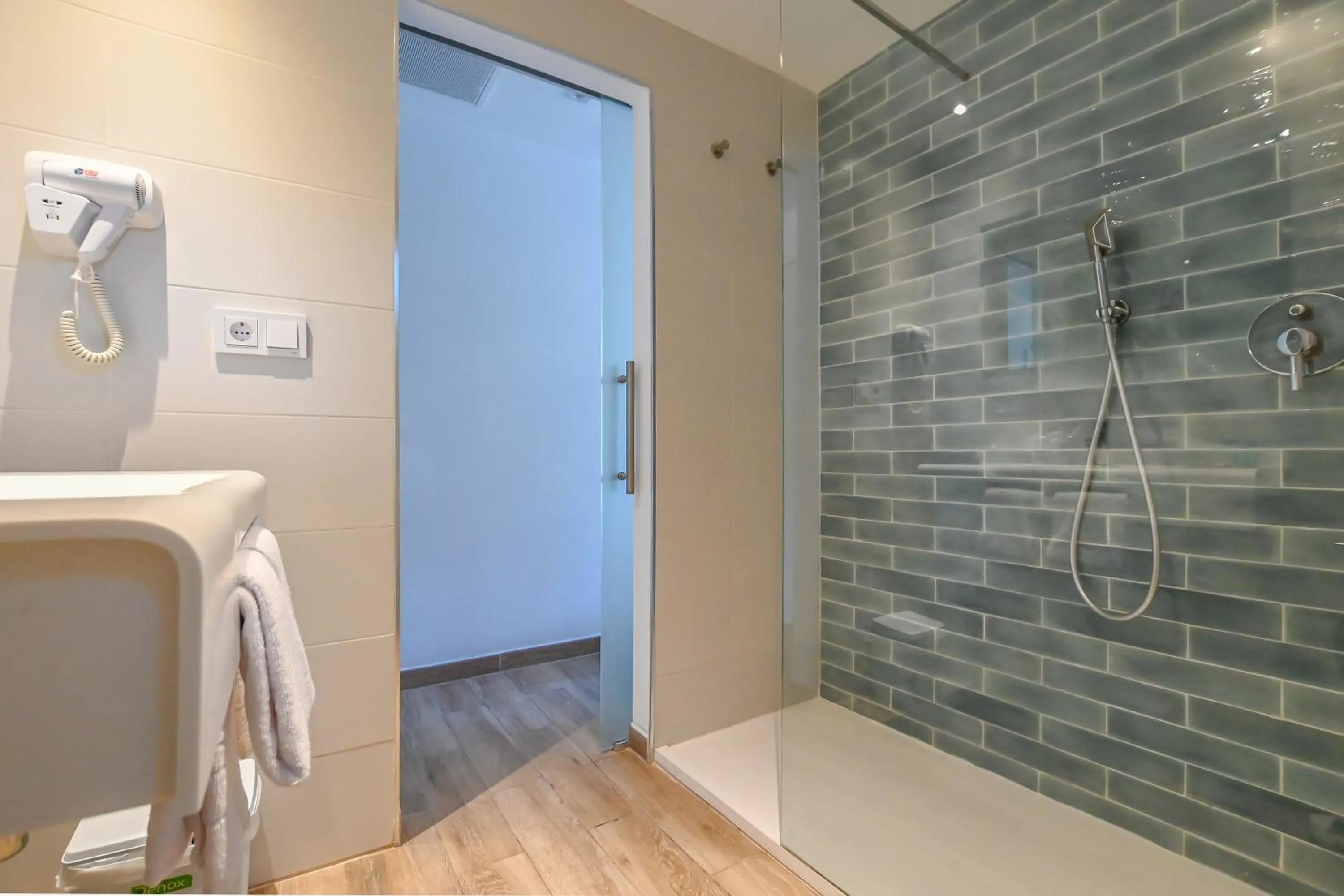 Shower in Hotel Pinos Playa