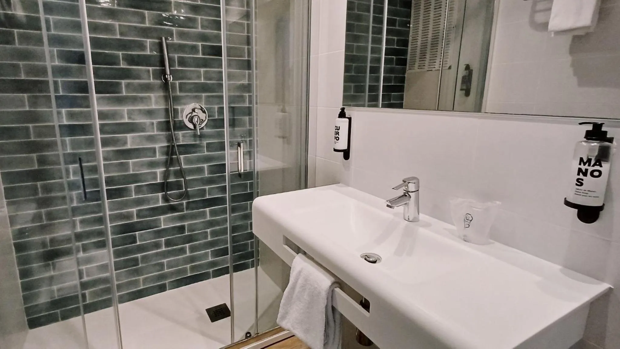 Bathroom in Hotel Pinos Playa