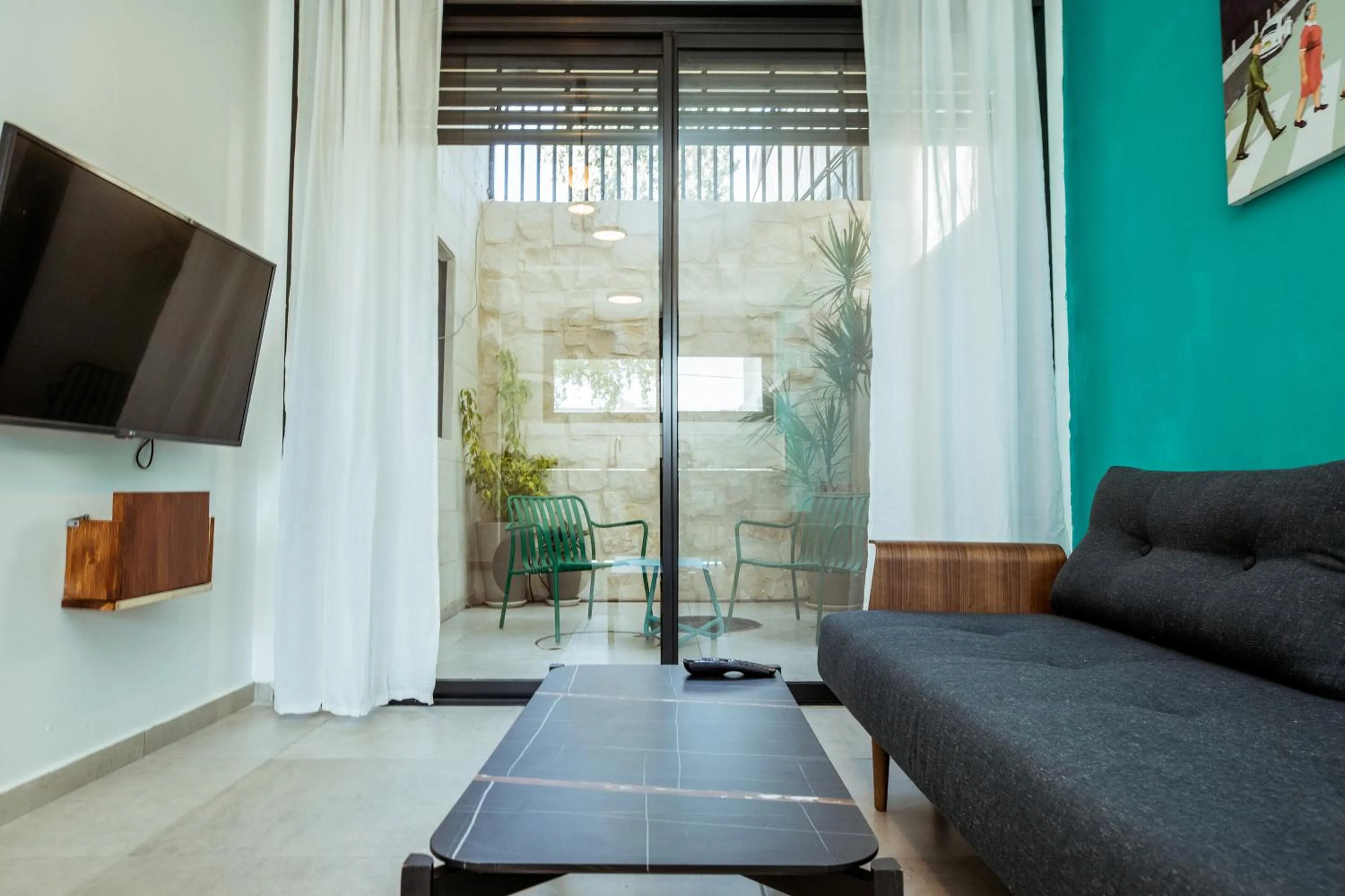 TV and multimedia in Herzl Boutique Hotel & Apartments by Domus