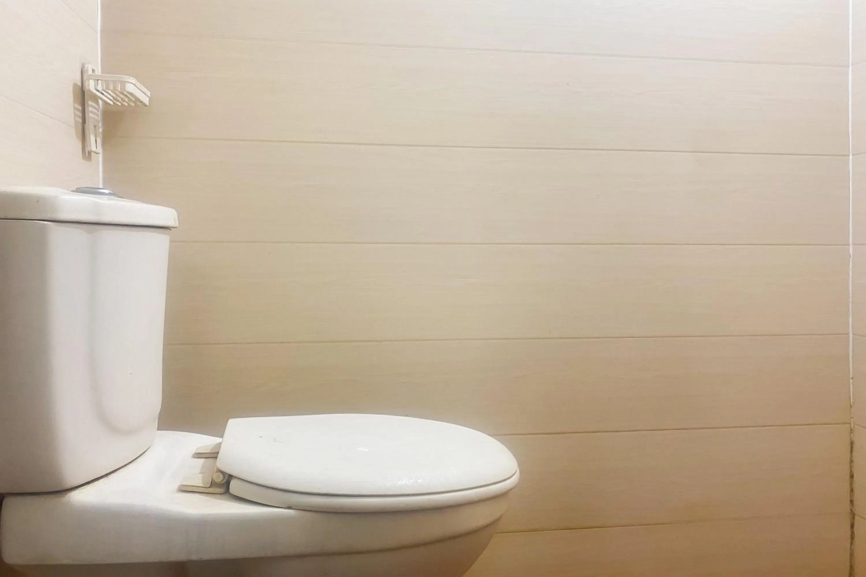 Bathroom in RedDoorz at Syariah Imah 2 Lampung