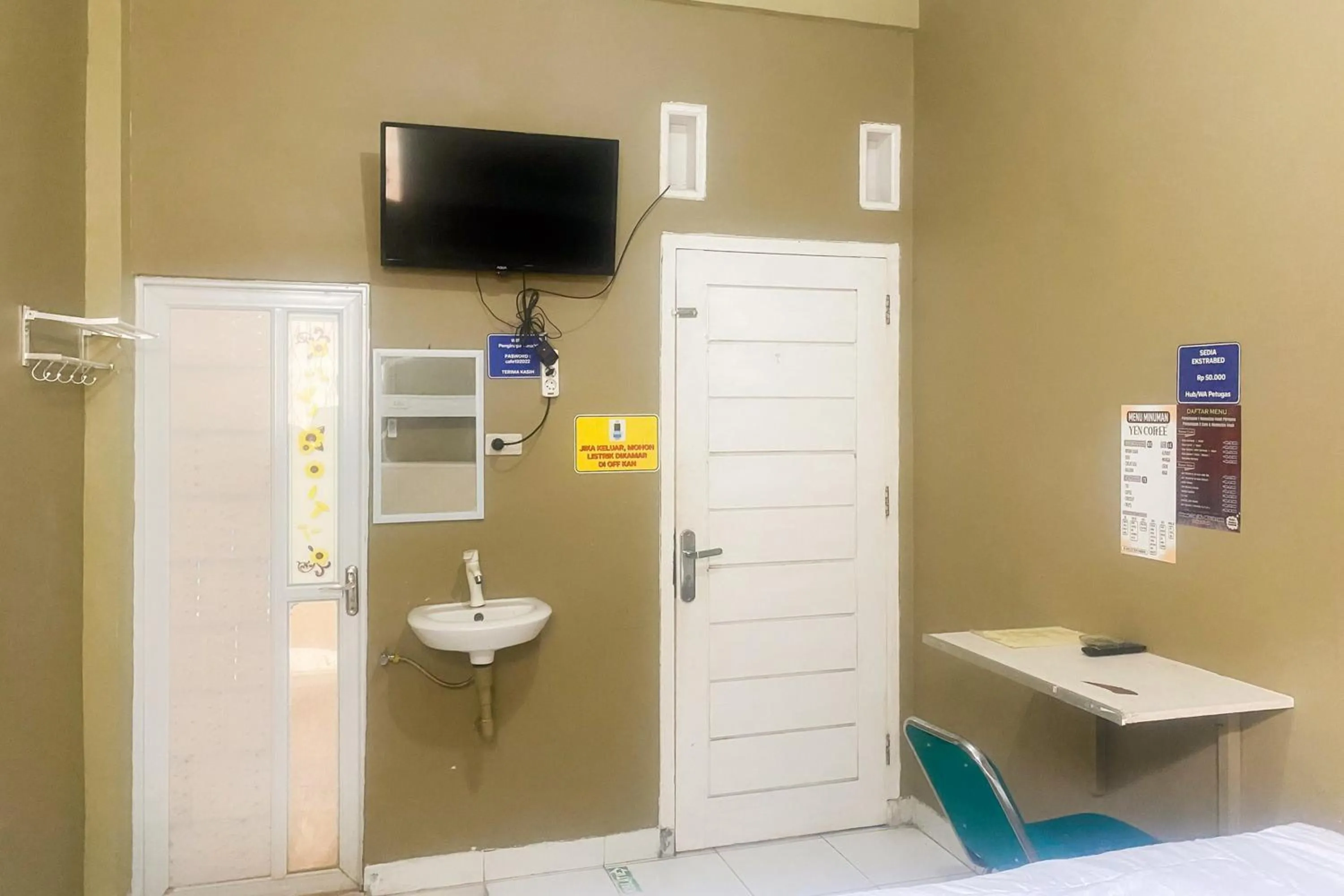 TV and multimedia in RedDoorz at Syariah Imah 2 Lampung