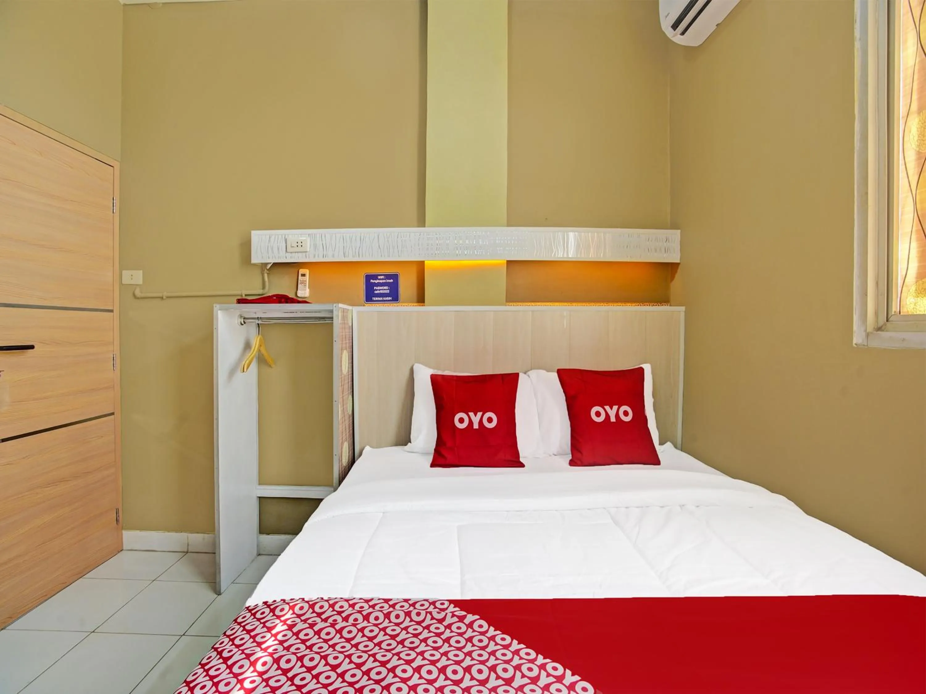 Superior Twin Room in RedDoorz at Syariah Imah 2 Lampung