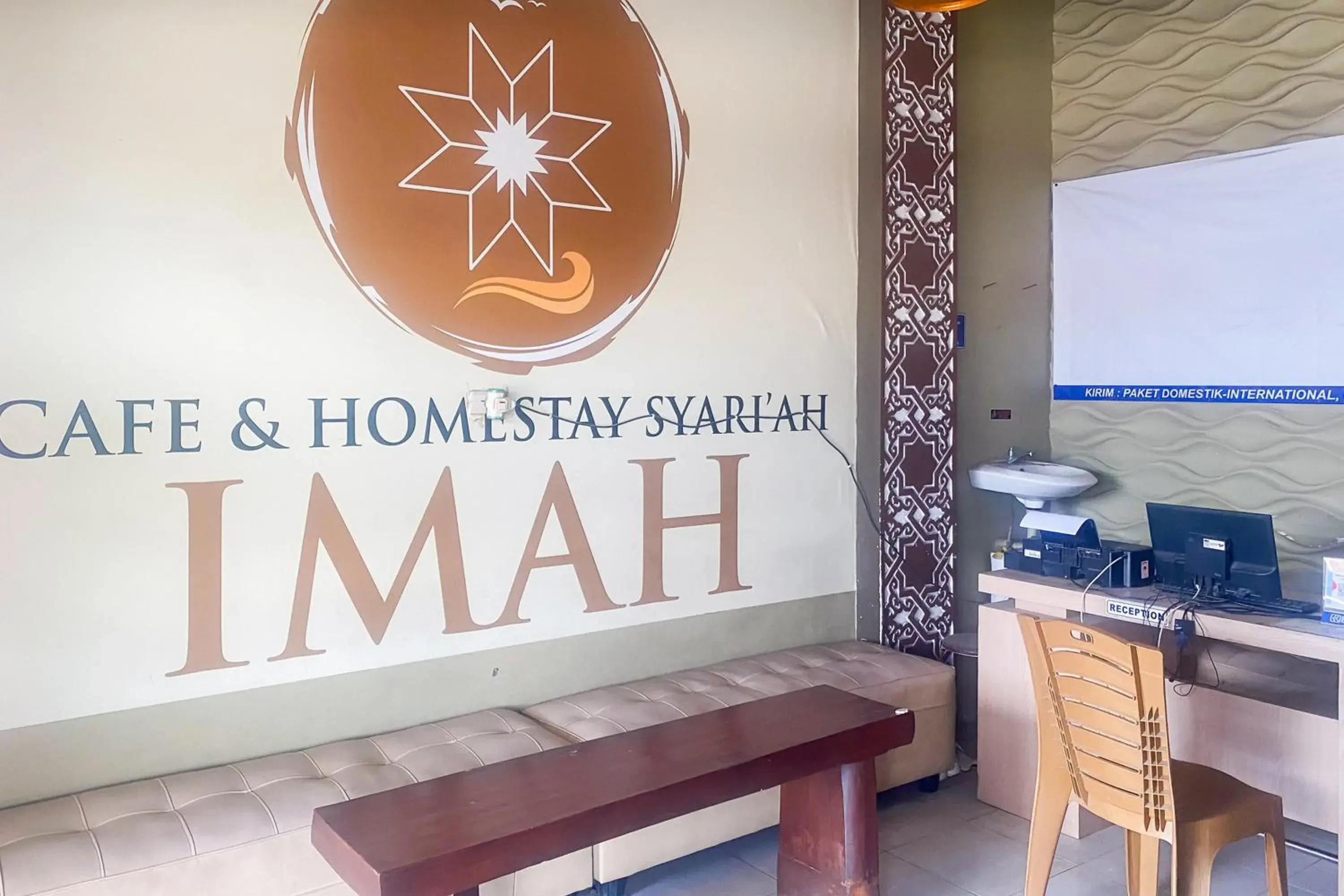 Lobby or reception in RedDoorz at Syariah Imah 2 Lampung Lobby or reception in RedDoorz at Syariah Imah 2 Lampung