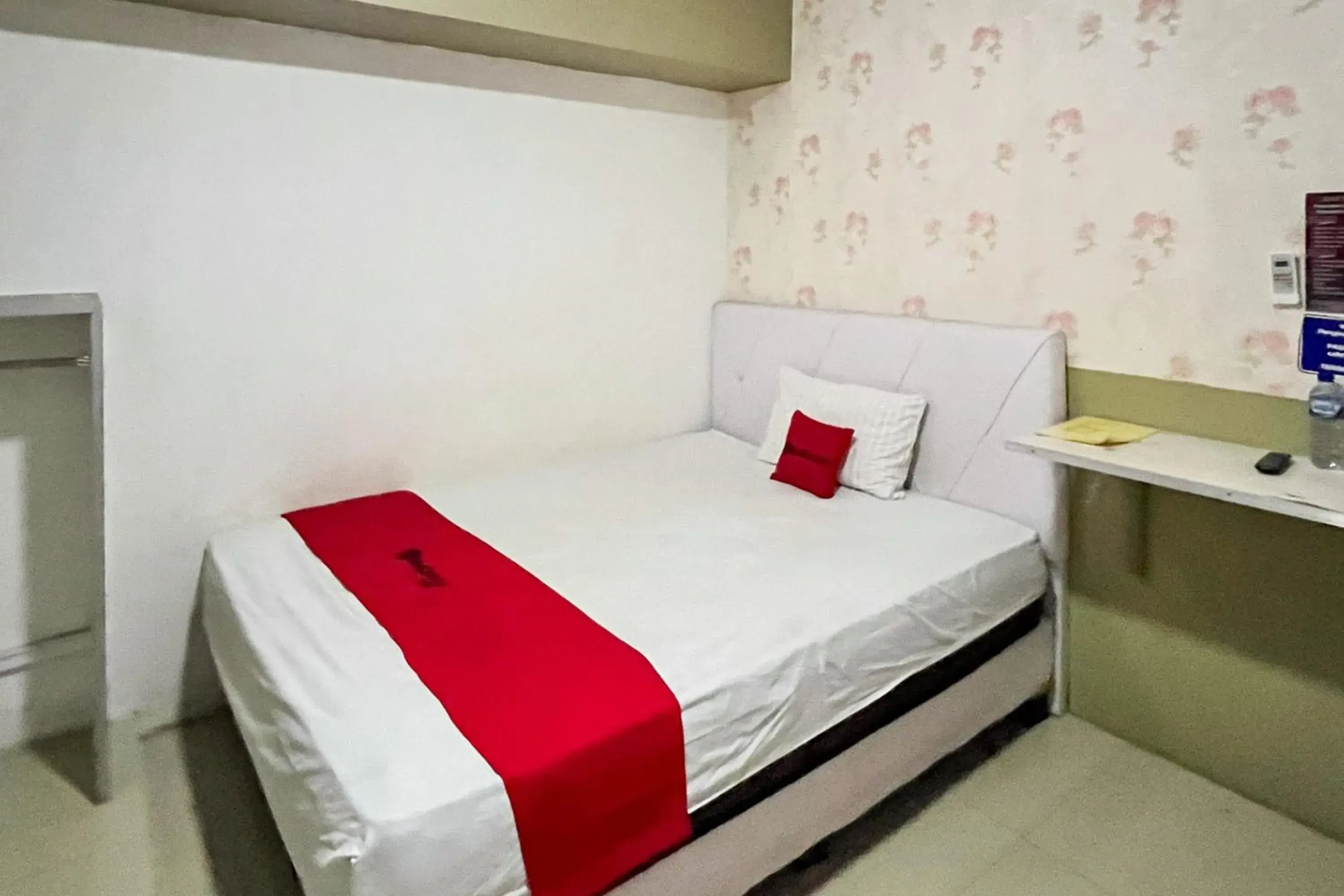 Bedroom, Bed in RedDoorz at Syariah Imah 2 Lampung Bedroom, Bed in RedDoorz at Syariah Imah 2 Lampung