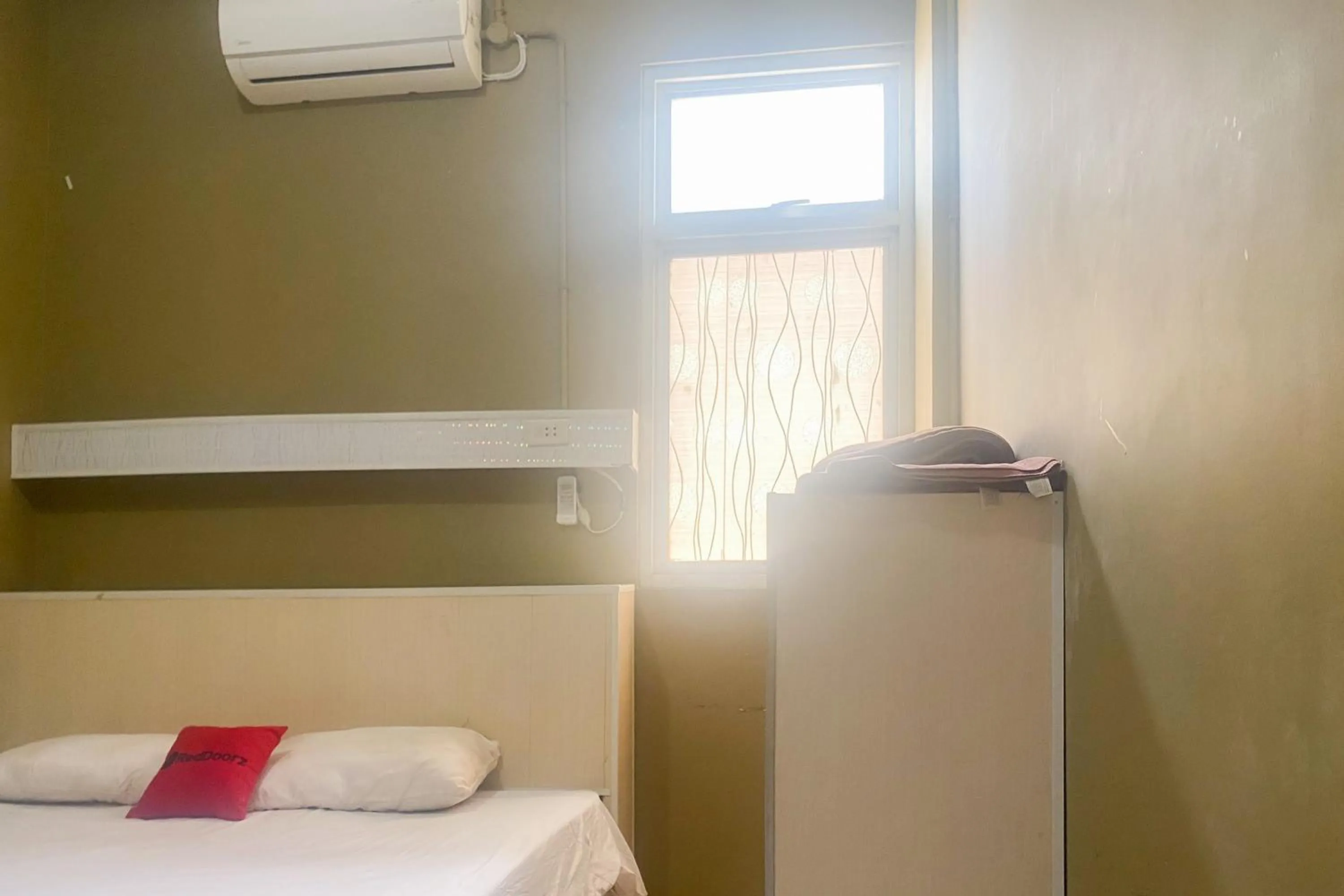 Bedroom, Bed in RedDoorz at Syariah Imah 2 Lampung