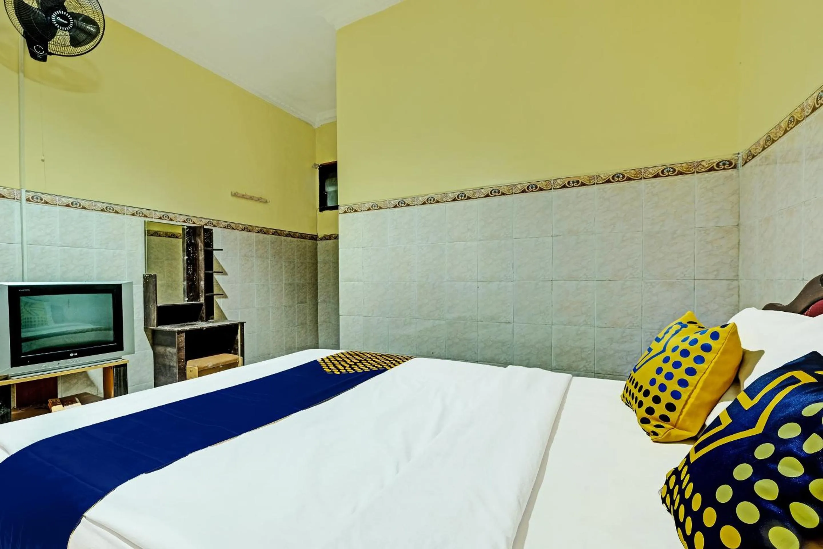Bedroom, Bed in OYO Life 91677 Hotel Citra Dewi 3