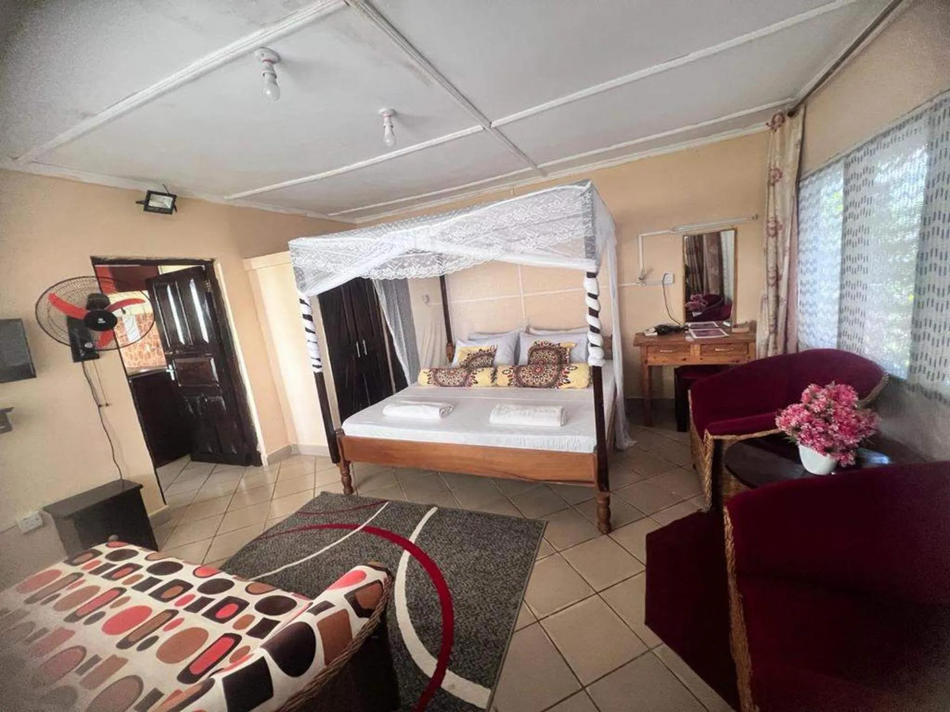Bed in 1 Bed Villa - Sleeps 2 - Smoking - Parking - Wifi