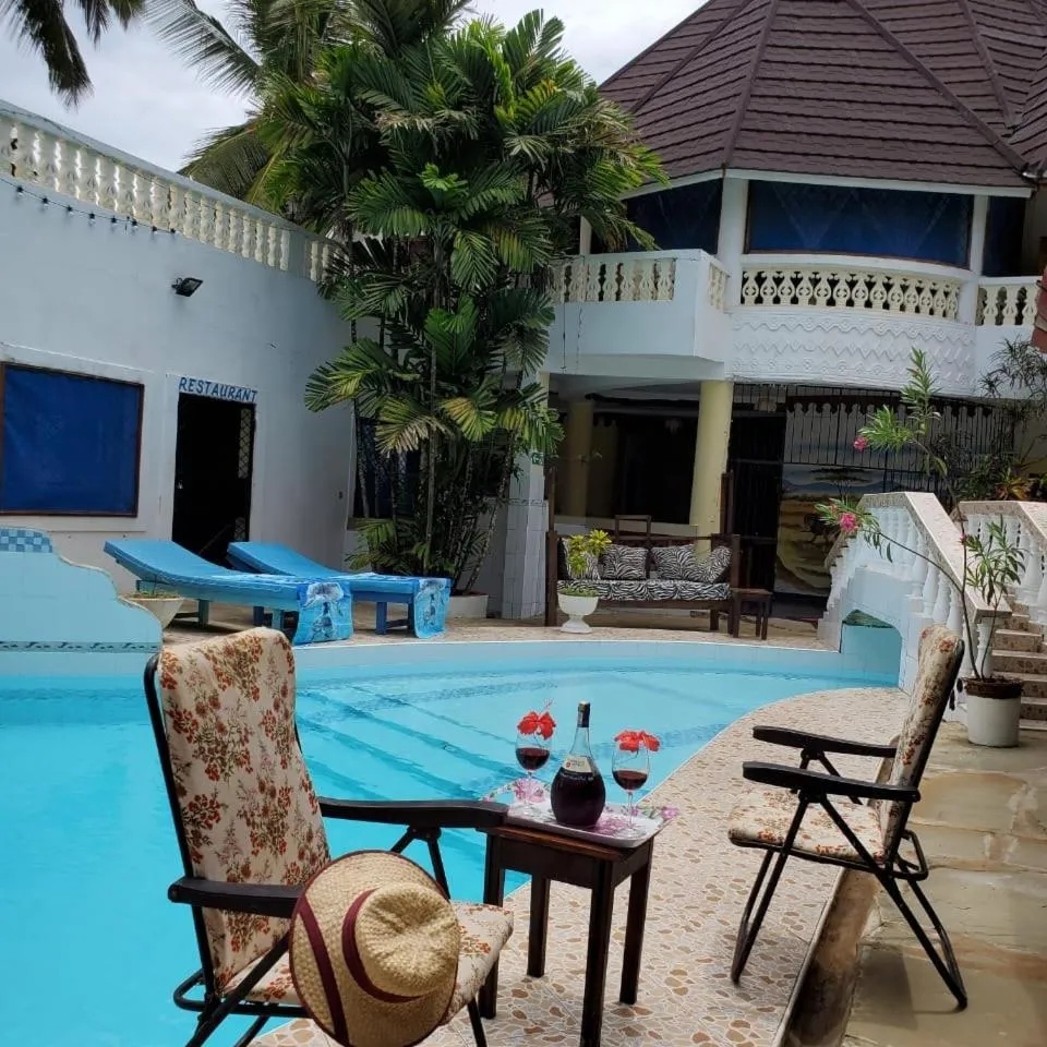 Property building in 1 Bed Villa - Sleeps 2 - Smoking - Parking - Wifi