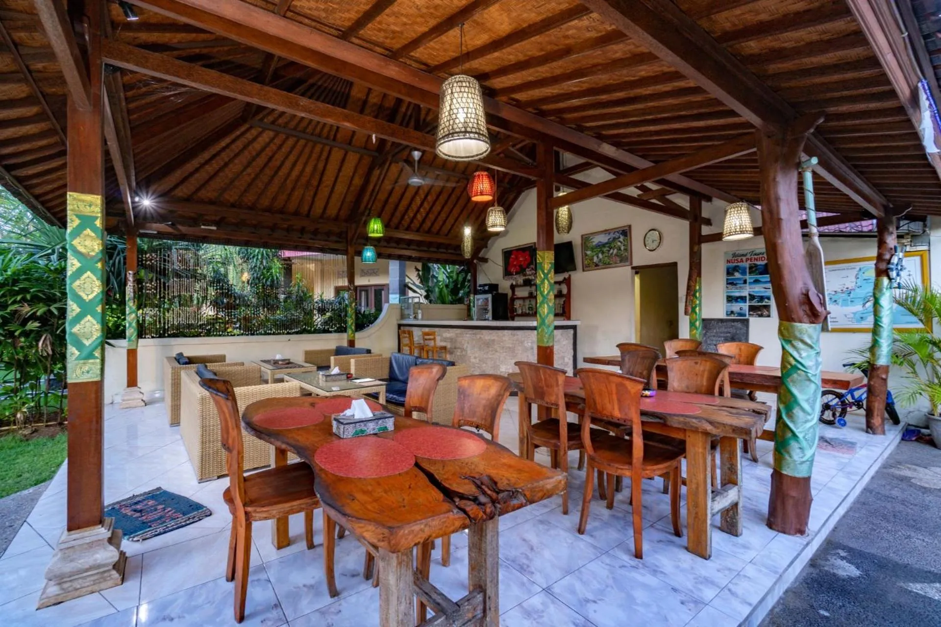 Restaurant/places to eat in Taos House Lembongan By DeWizZ Management
