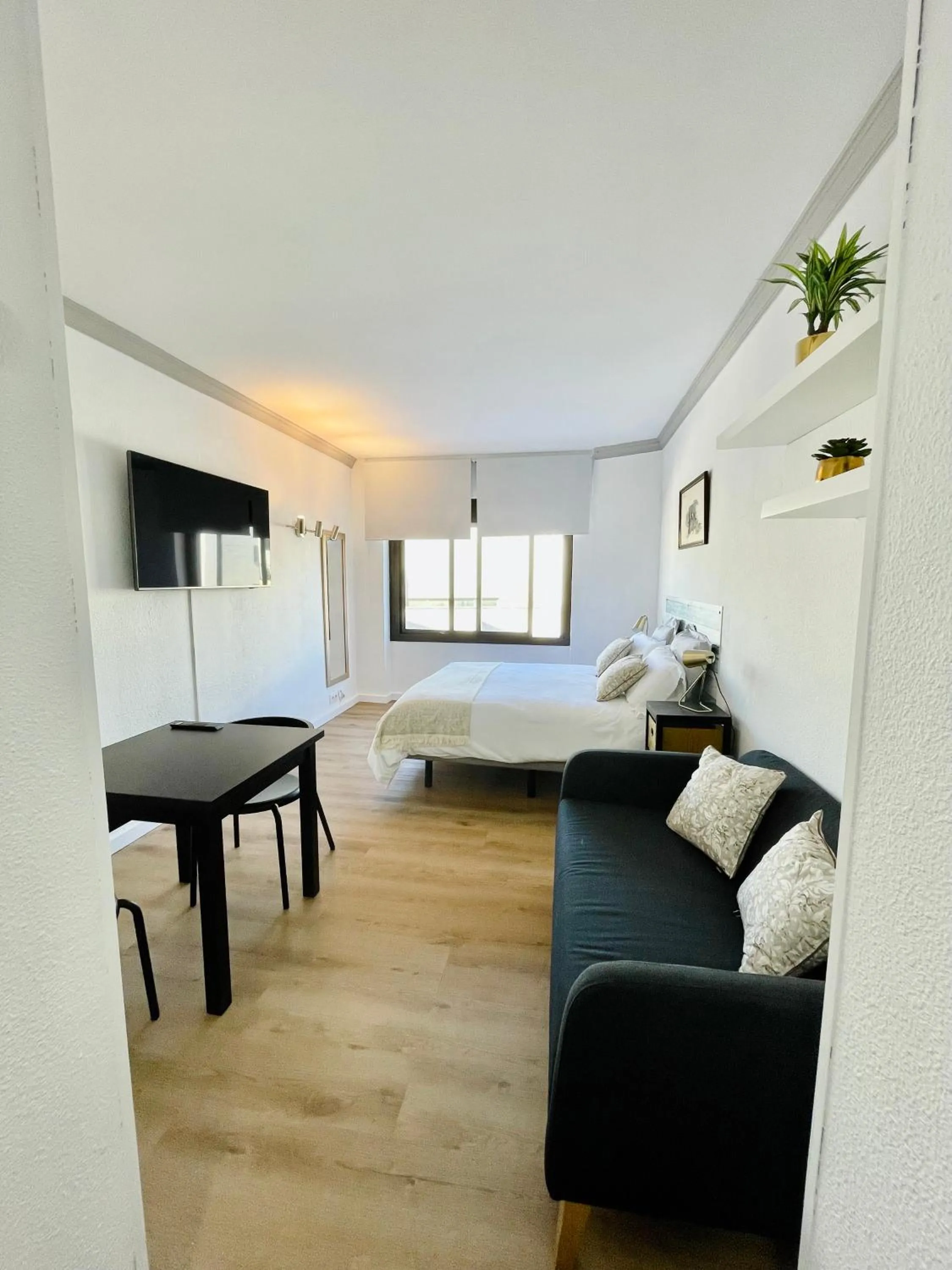 Photo of the whole room, Bed in Home Triana