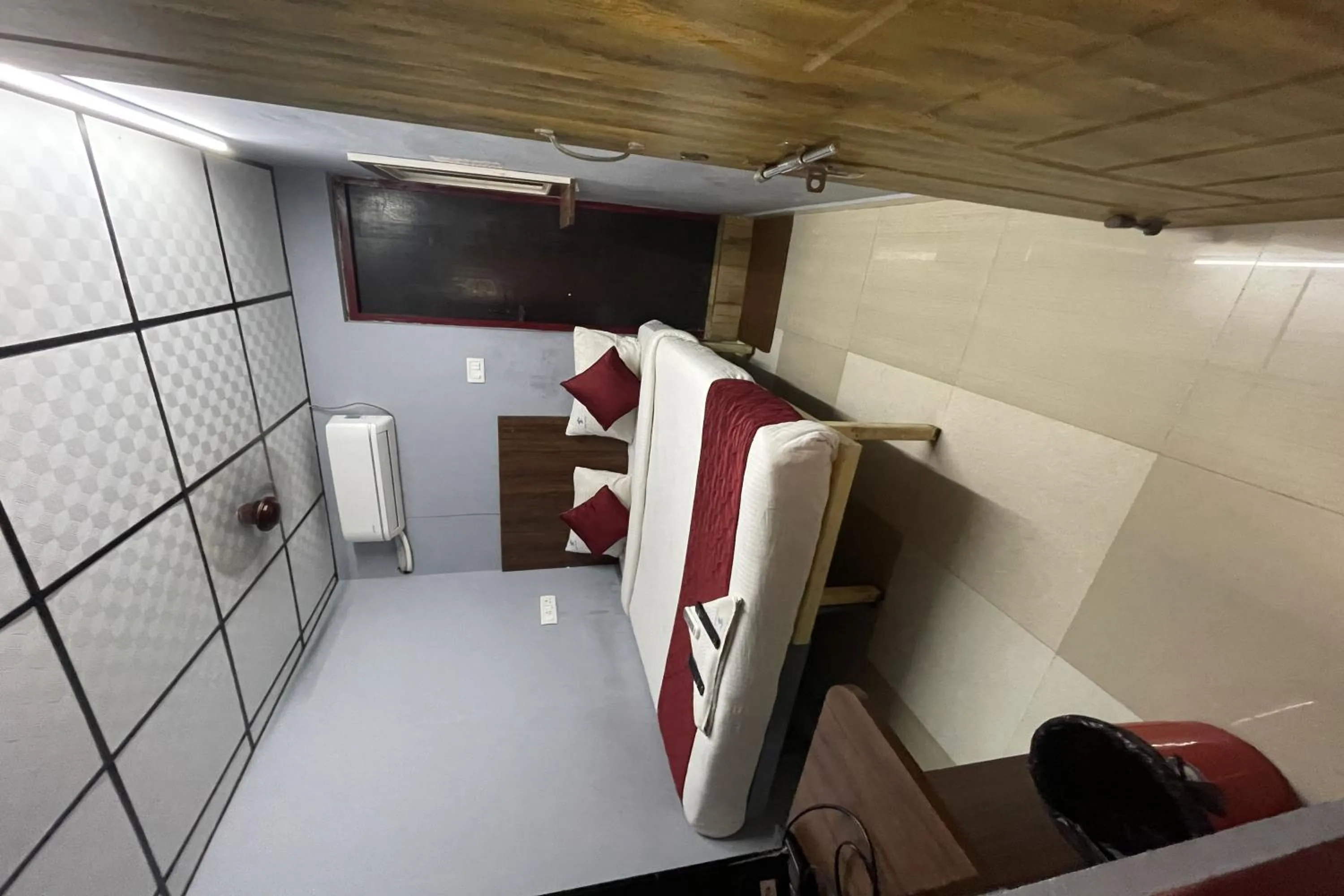 Photo of the whole room in Skyry Hotel Iyyapanthangal