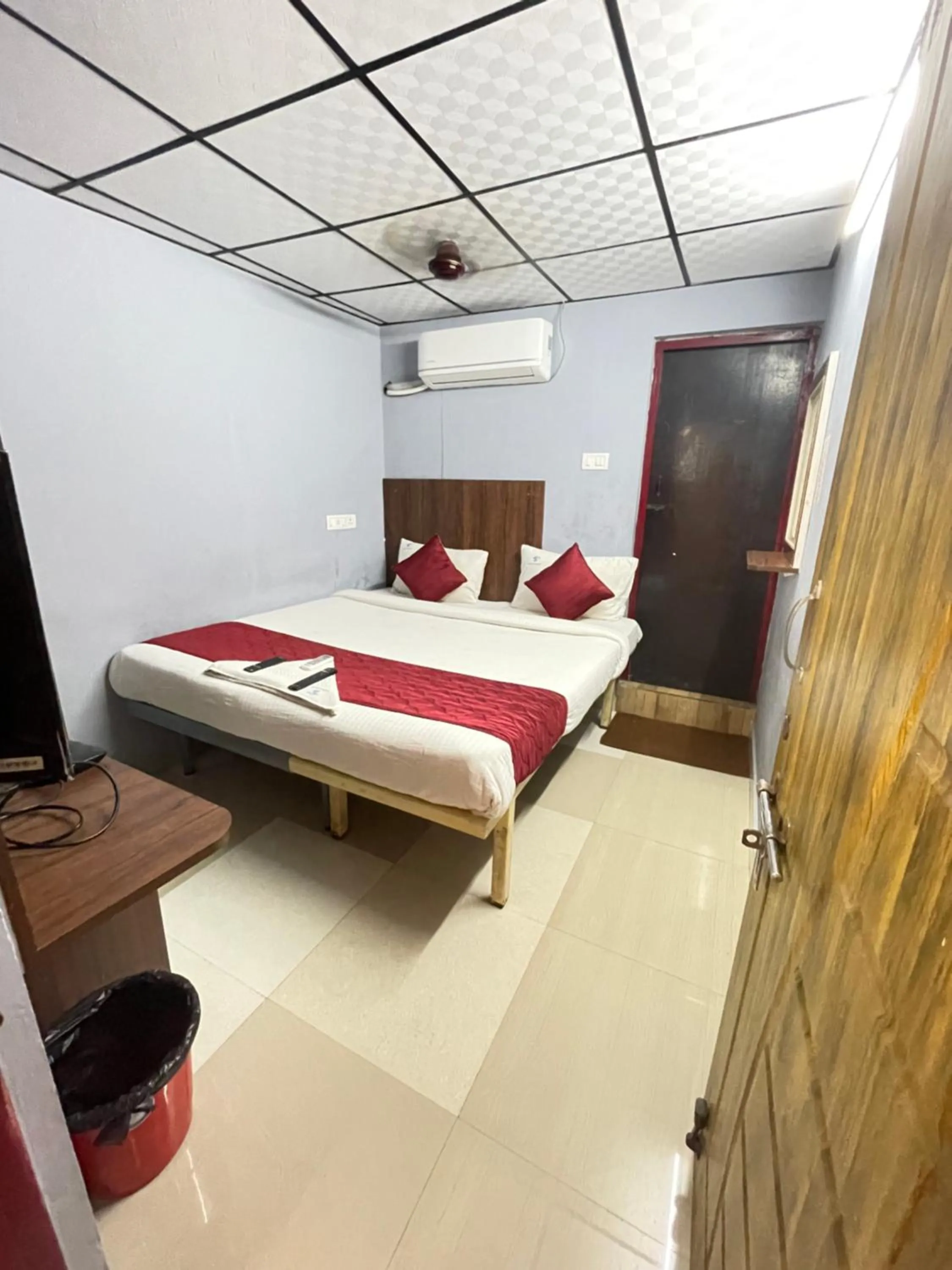 TV and multimedia in Skyry Hotel Iyyapanthangal