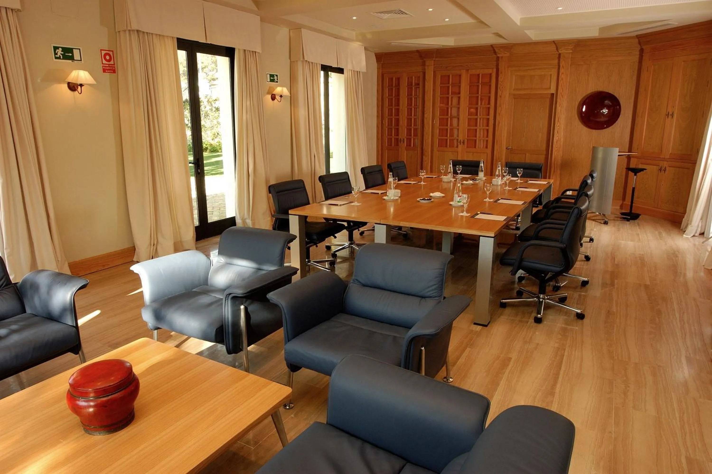 Business facilities in Villa Jerez