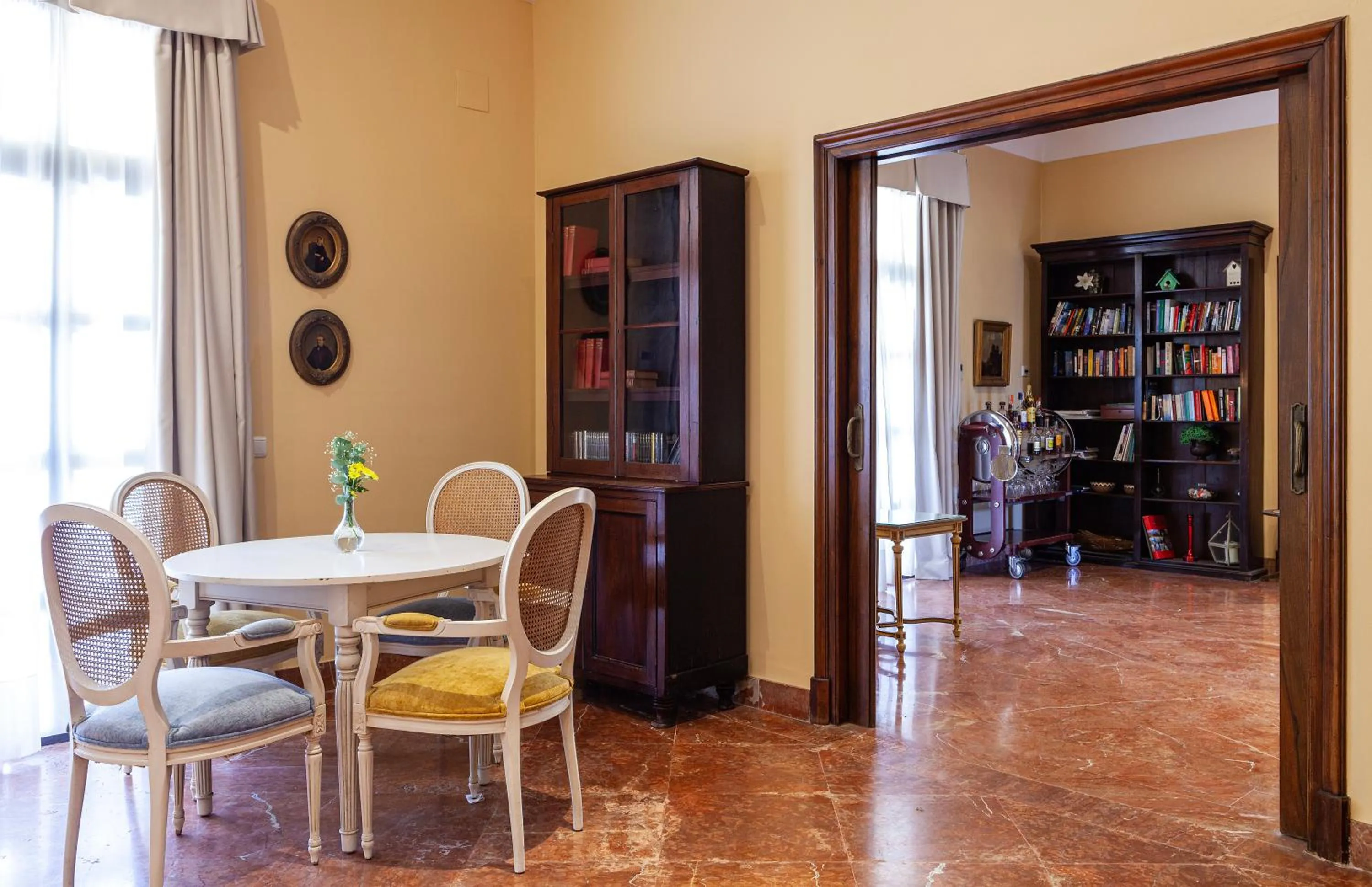 Library in Villa Jerez