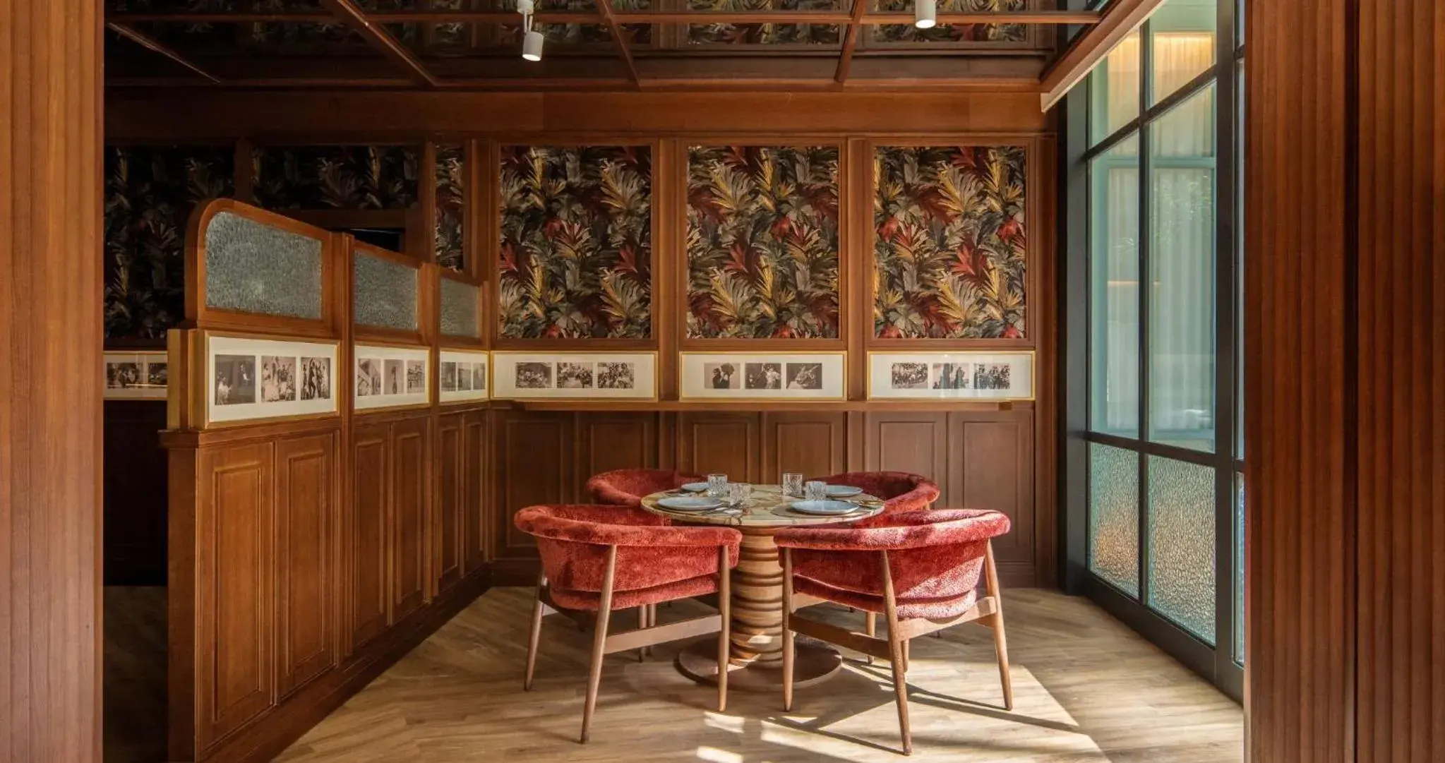 Restaurant/places to eat in Only YOU Hotel Sevilla Restaurant/places to eat in Only YOU Hotel Sevilla