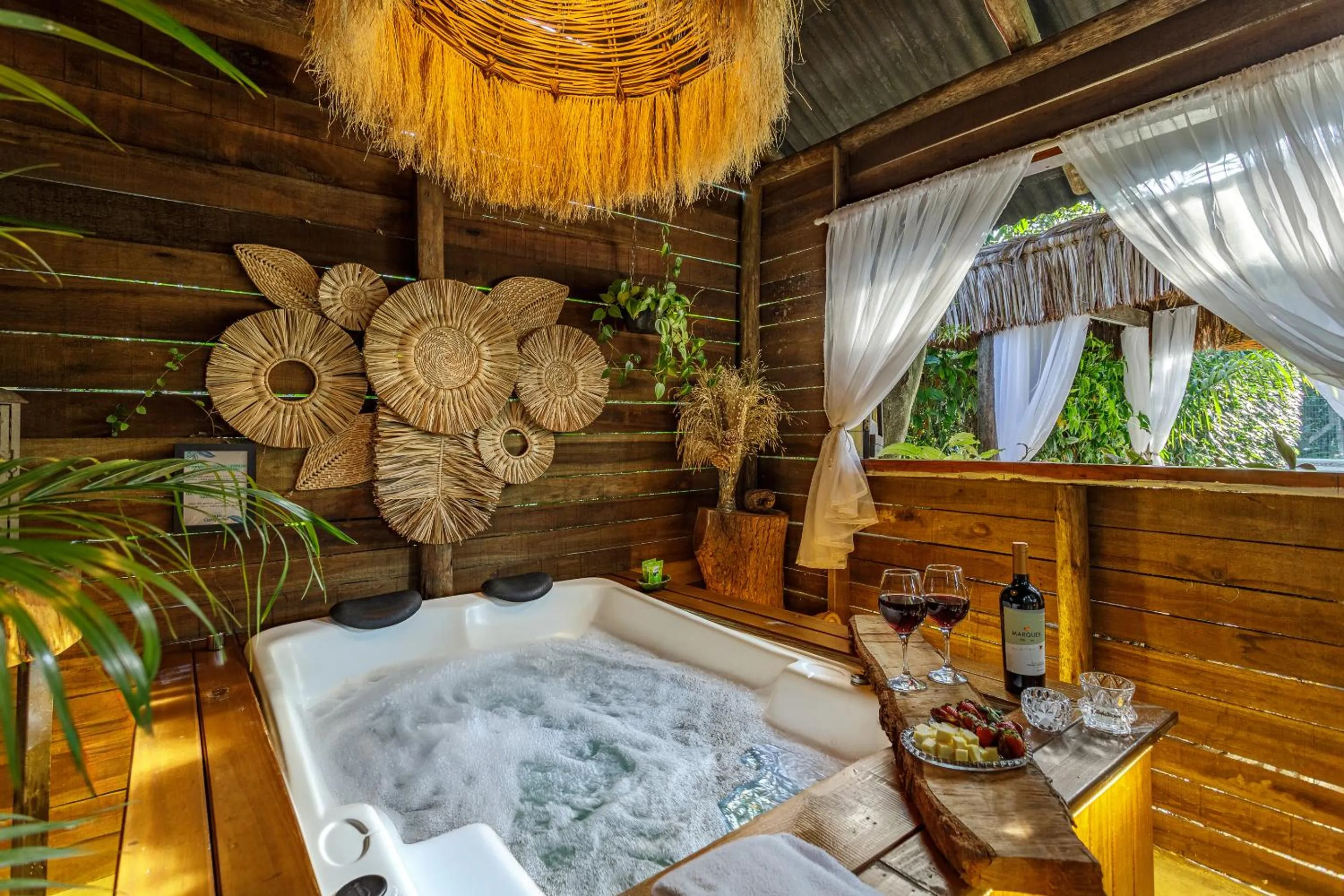 Hot Tub in Chalés Magia do Campeche