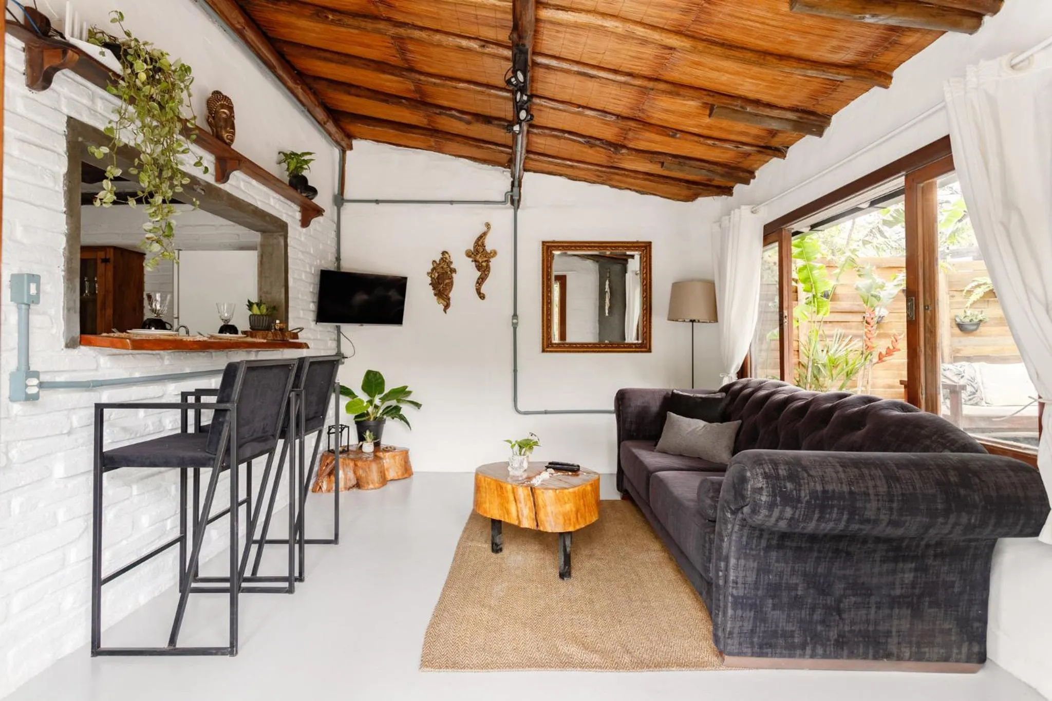 Communal lounge/ TV room in Chalés Magia do Campeche