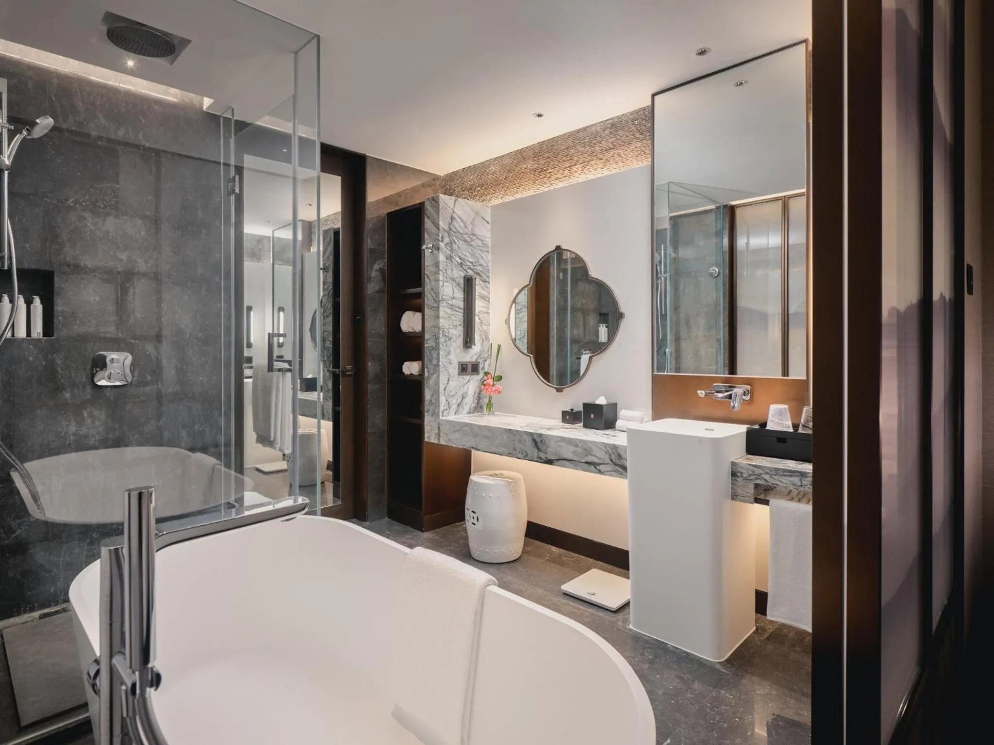 Bathroom in HUALUXE Kunshan Huaqiao, an IHG Hotel