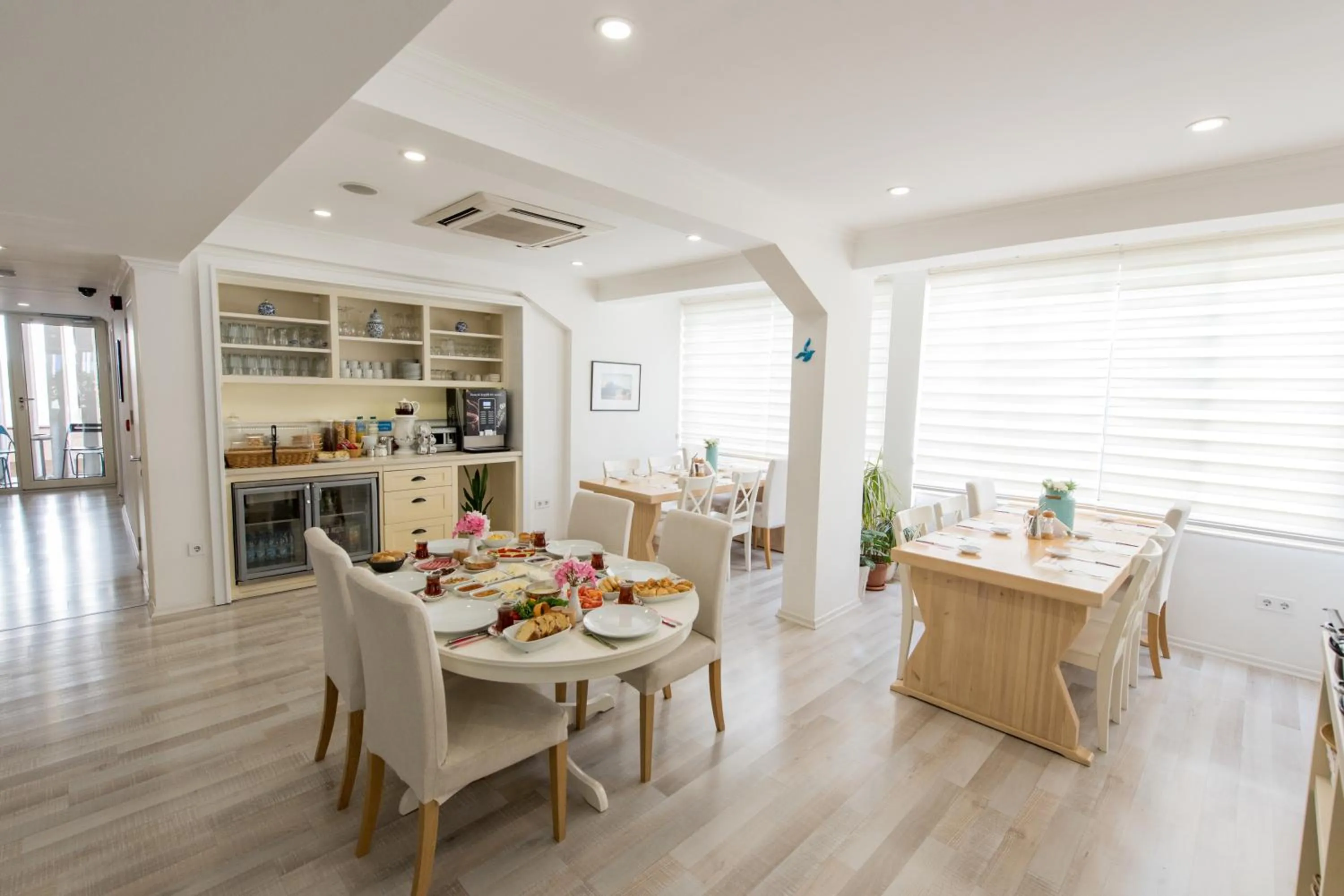 Restaurant/places to eat in Minu Hotel