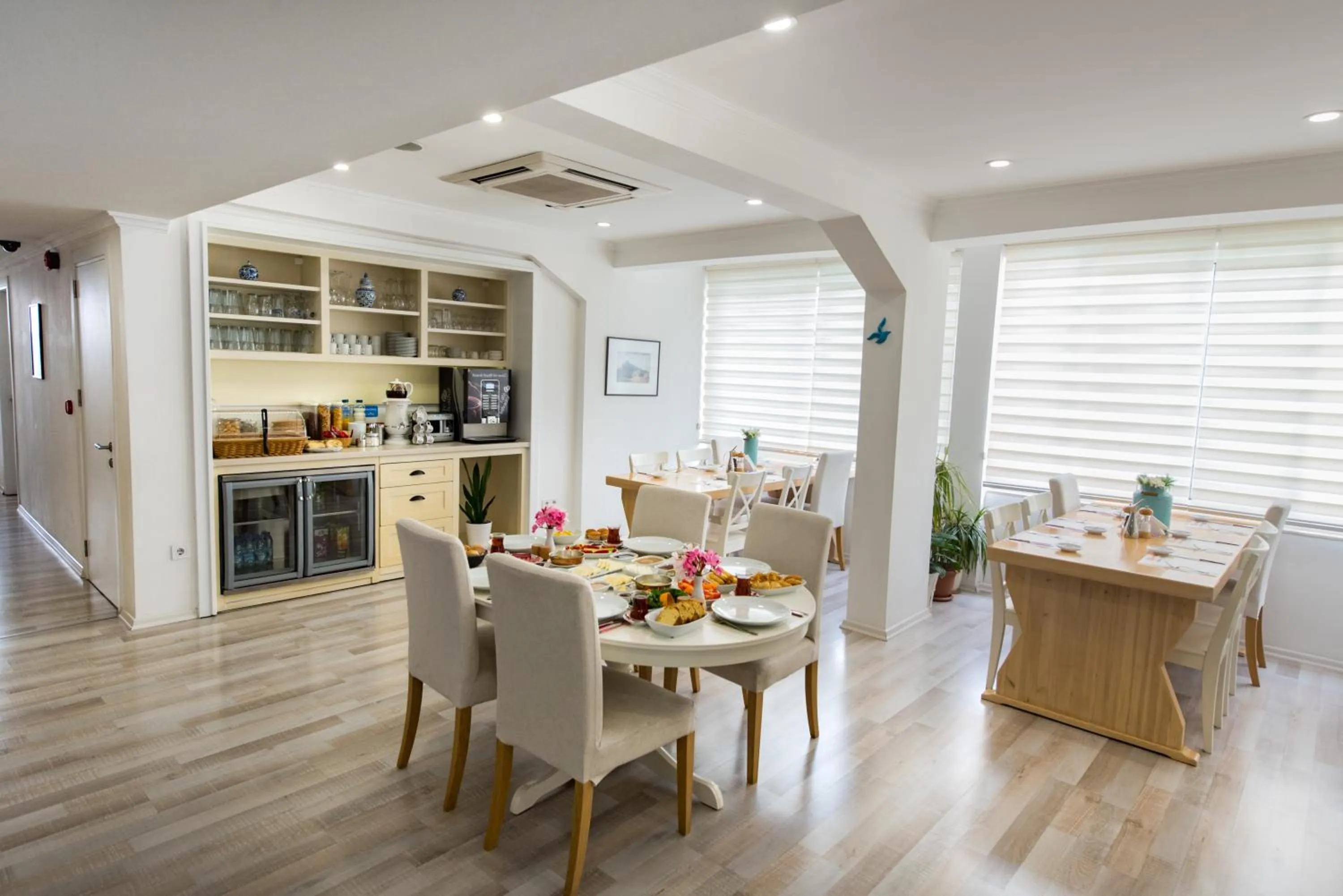 Restaurant/places to eat in Minu Hotel