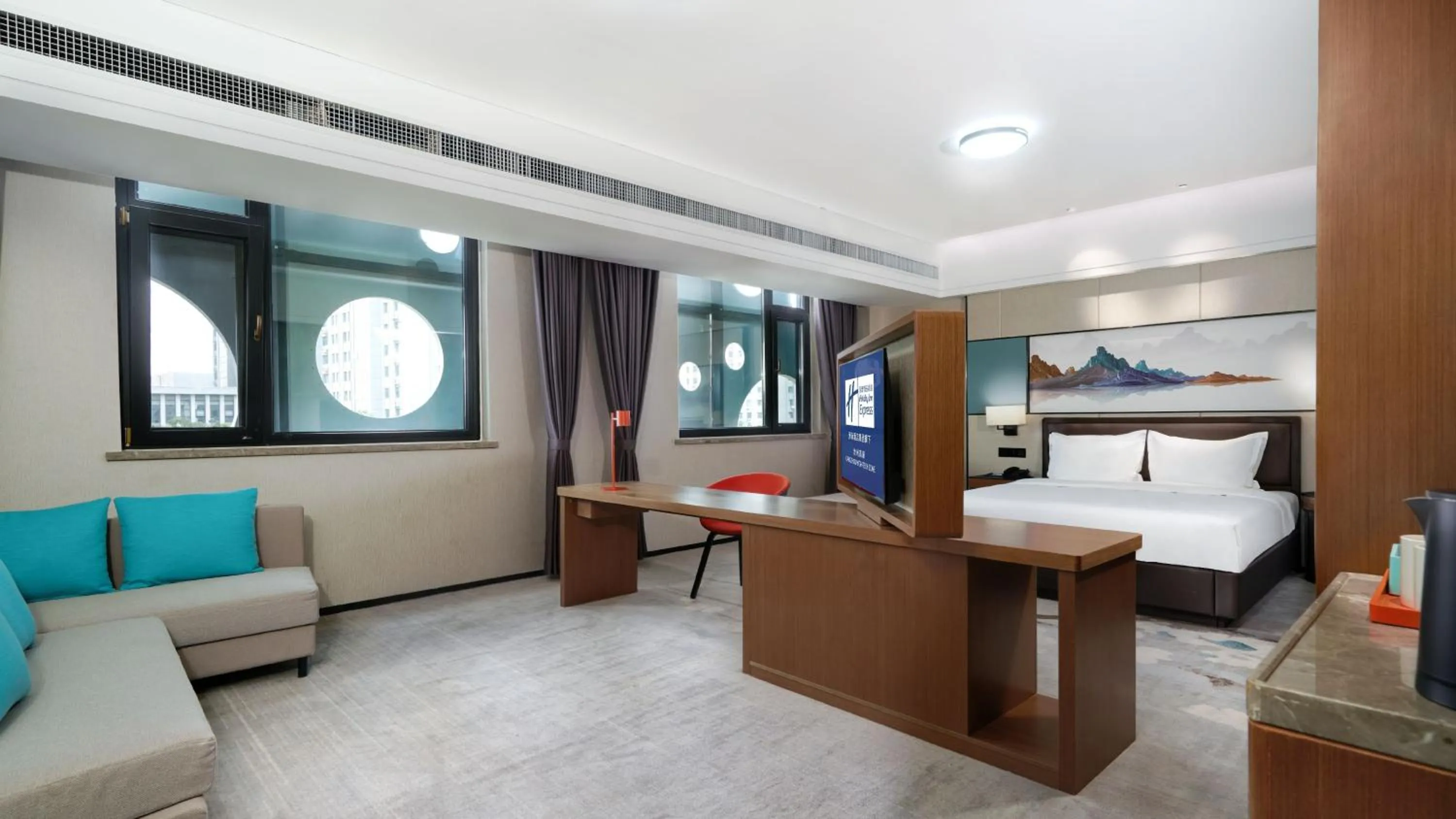 Photo of the whole room, Bed in Holiday Inn Express Cangzhou High-Tech Zone by IHG