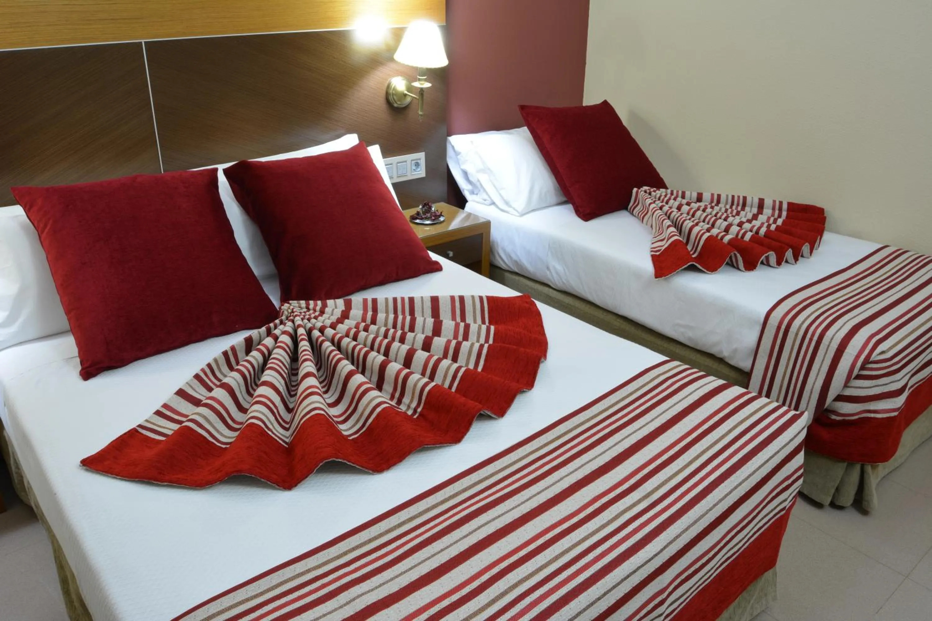 Property building, Bed in Hotel Regio 2