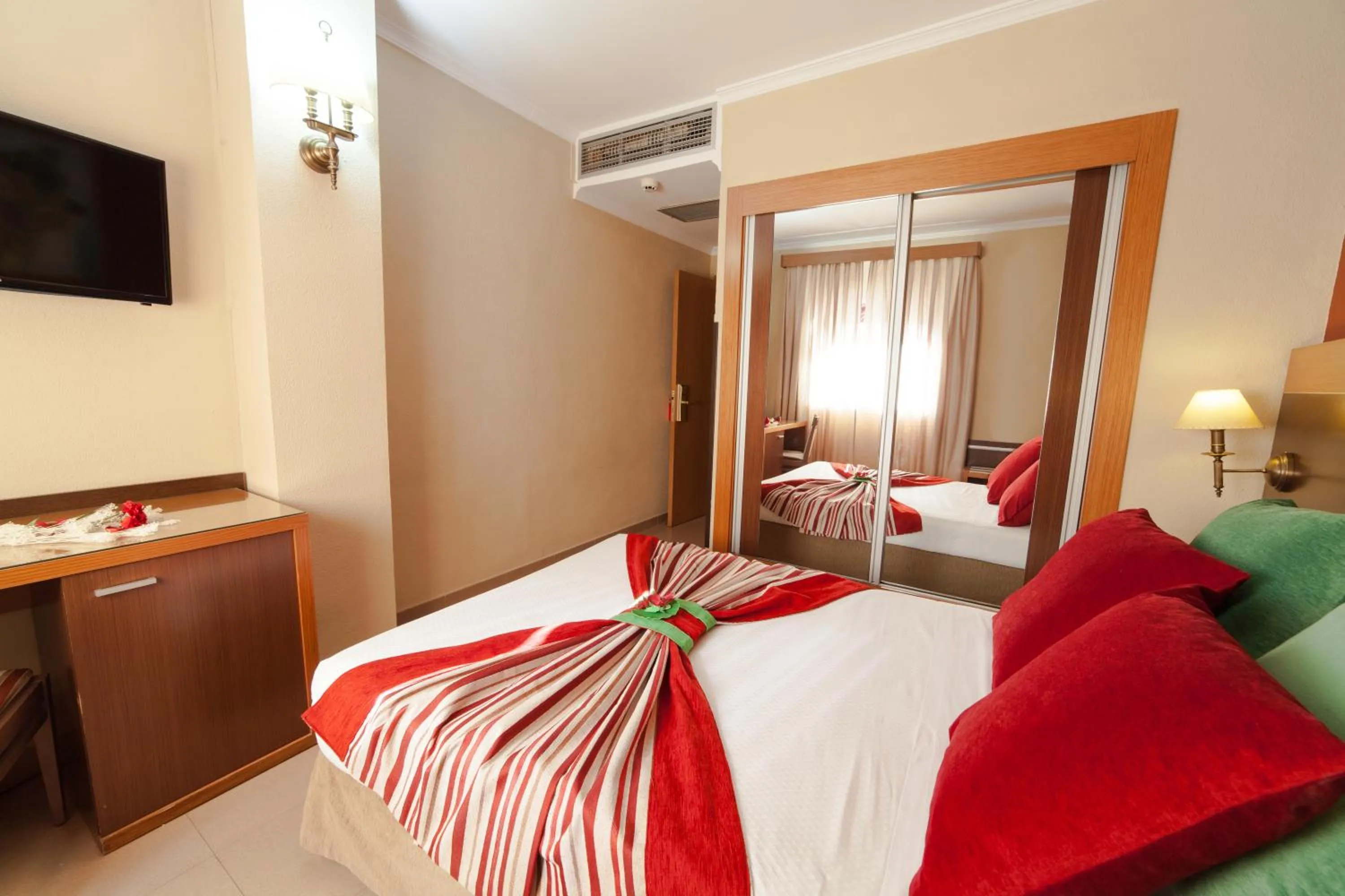 Photo of the whole room, Bed in Hotel Regio 2