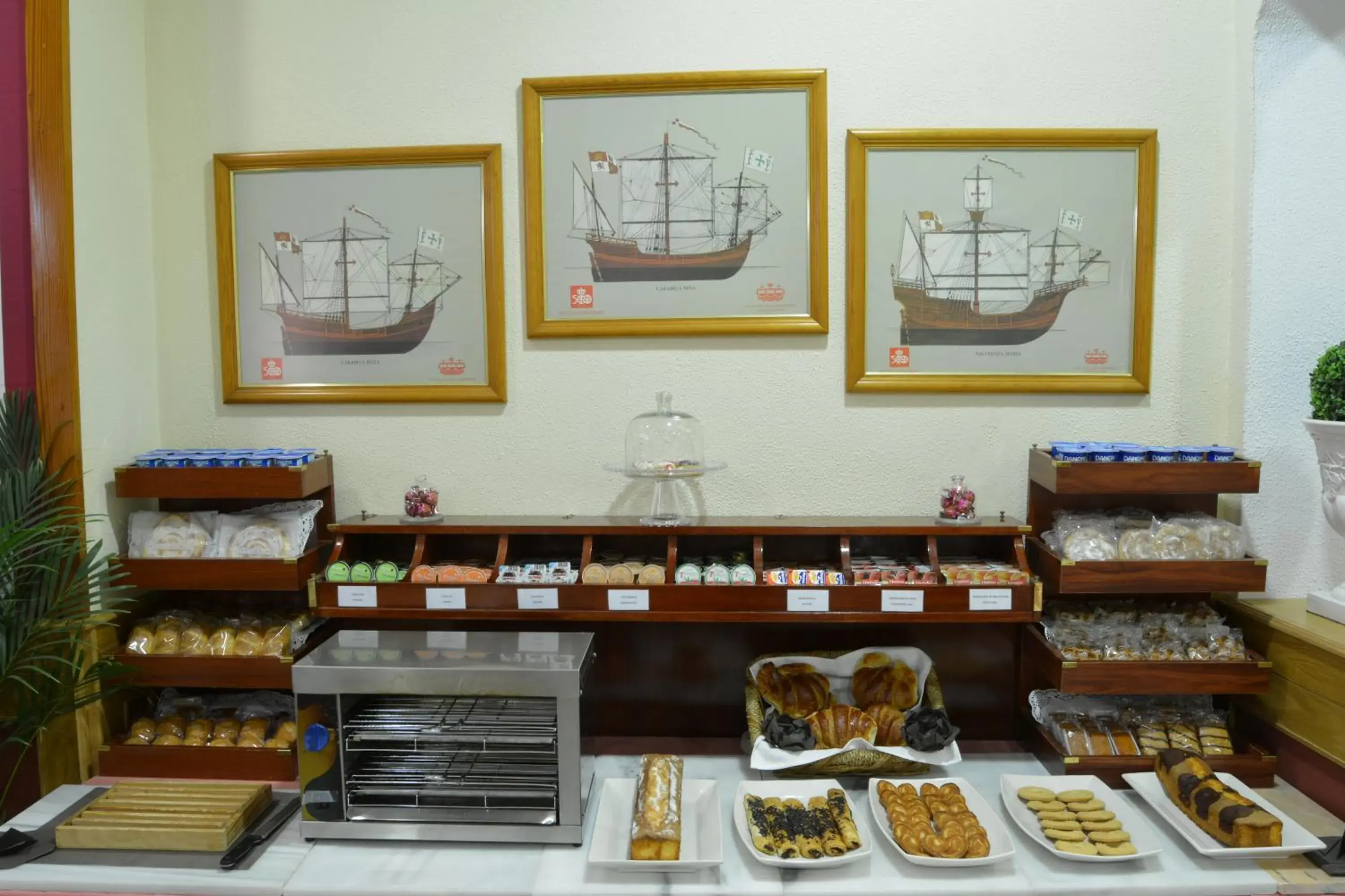 Buffet breakfast in Hotel Regio 2 Buffet breakfast in Hotel Regio 2