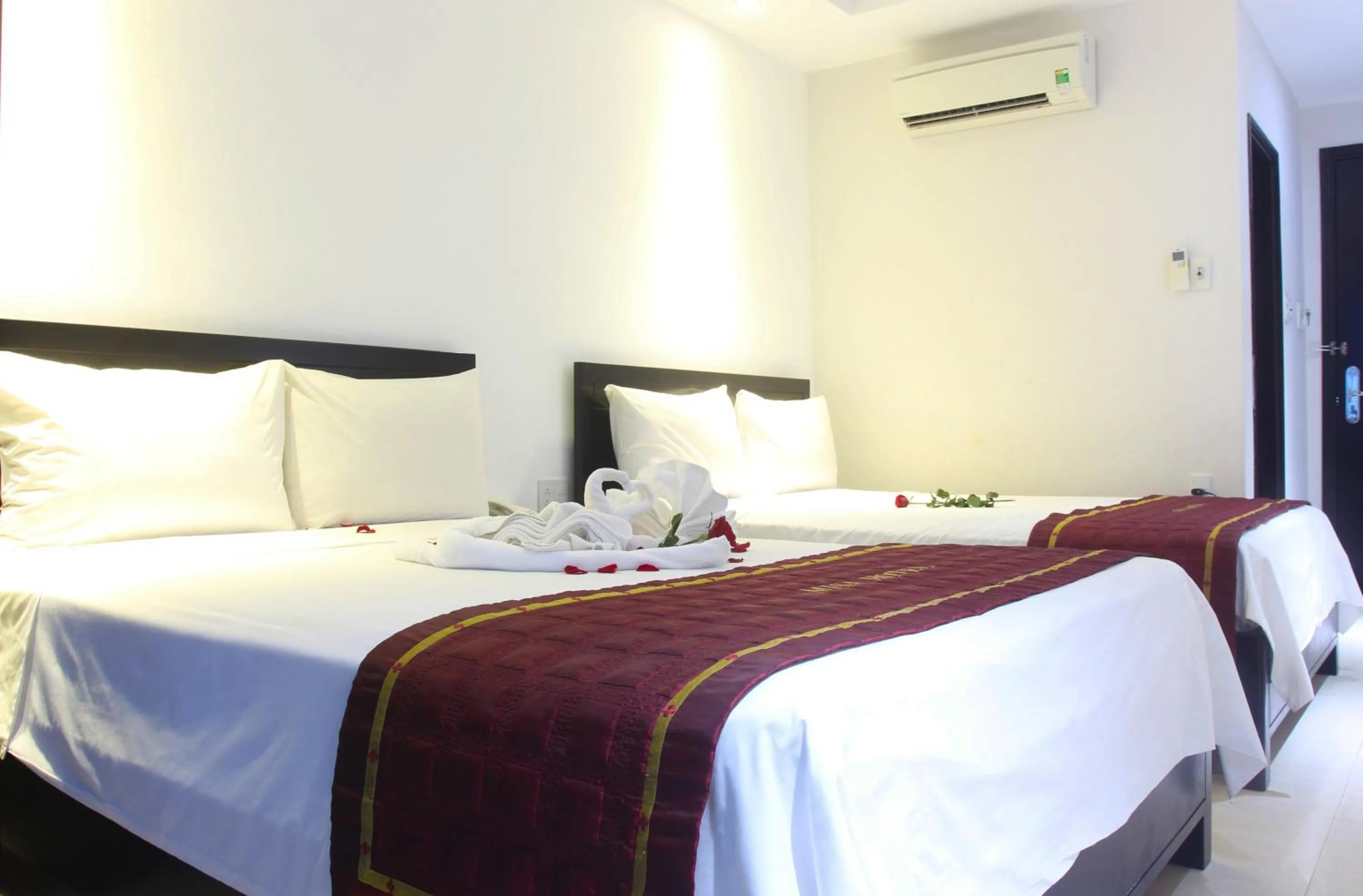 Photo of the whole room, Bed in Misa Hotel Da Nang