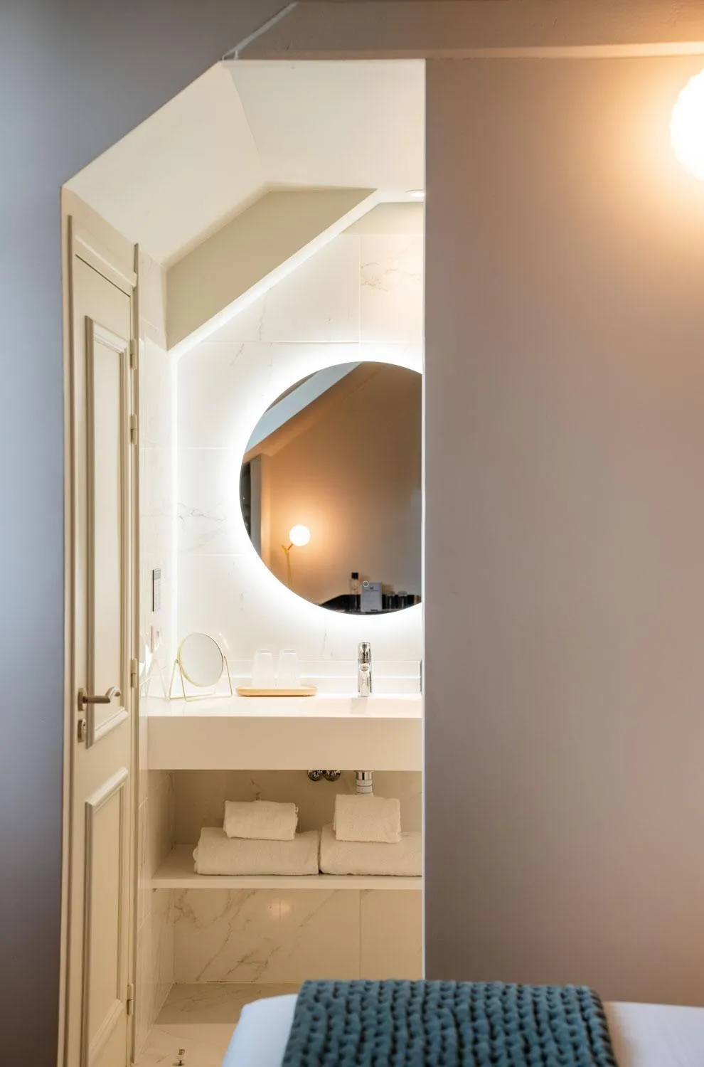 Bathroom in L'INVITATION AU VOYAGE - Hôtel & Spa