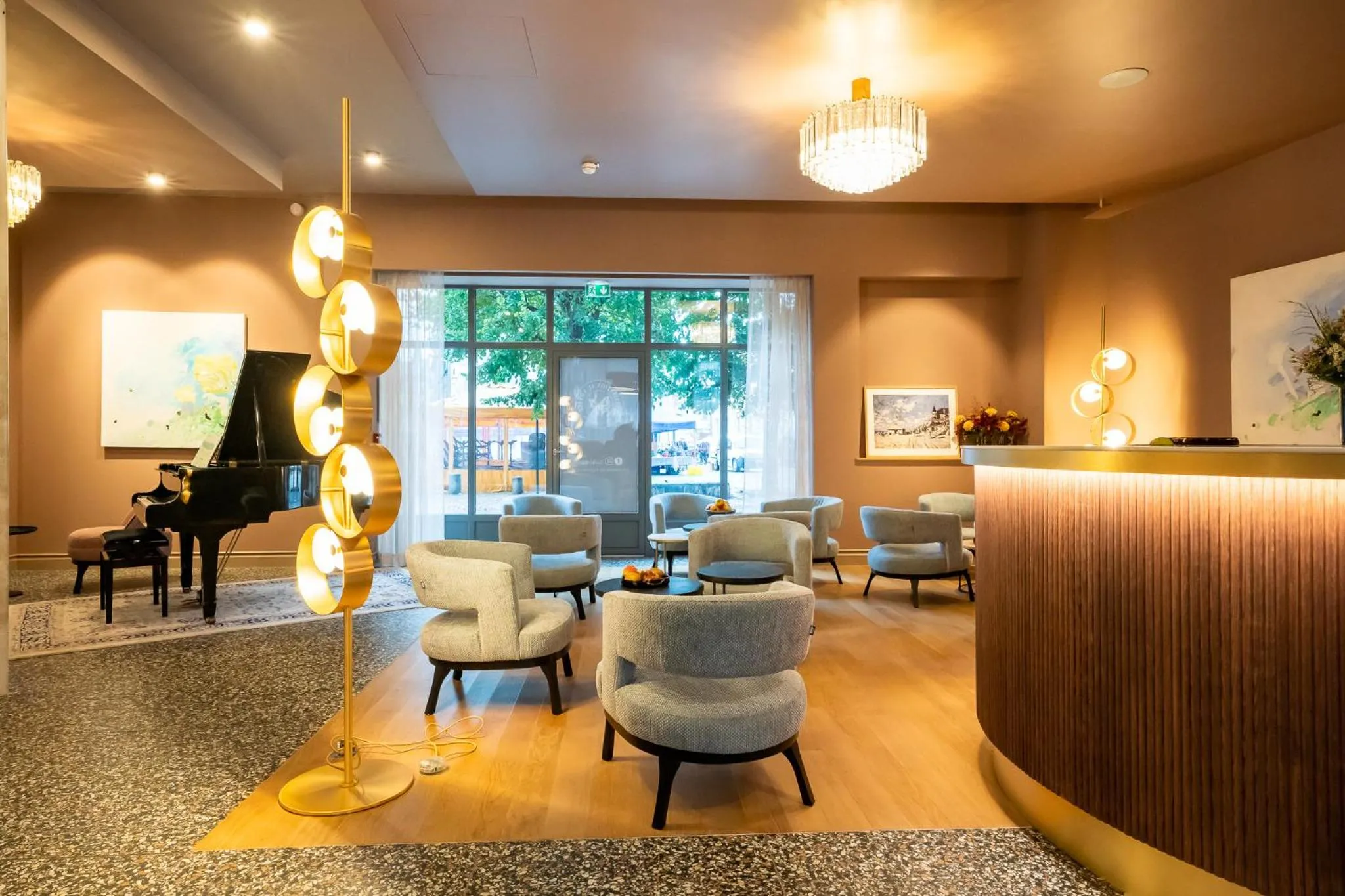 Lounge or bar in L'INVITATION AU VOYAGE - Hôtel & Spa