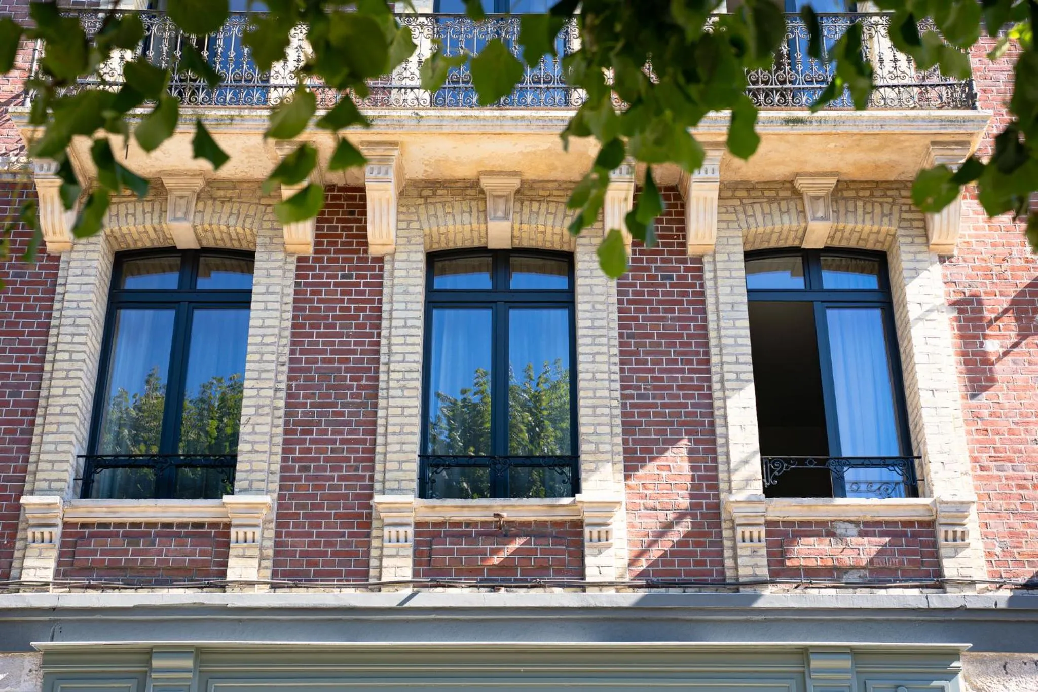 Facade/entrance in L'INVITATION AU VOYAGE - Hôtel & Spa
