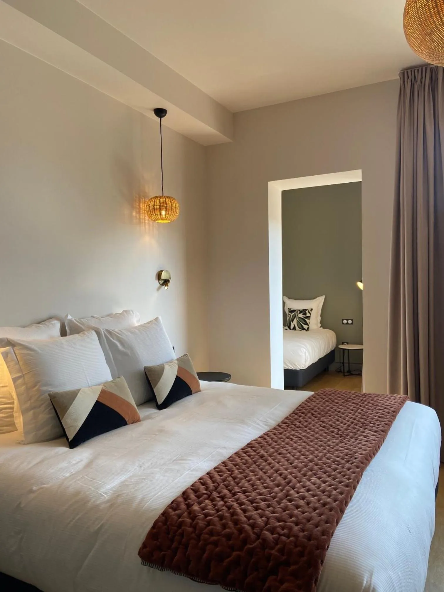 Bed in L'INVITATION AU VOYAGE - Hôtel & Spa