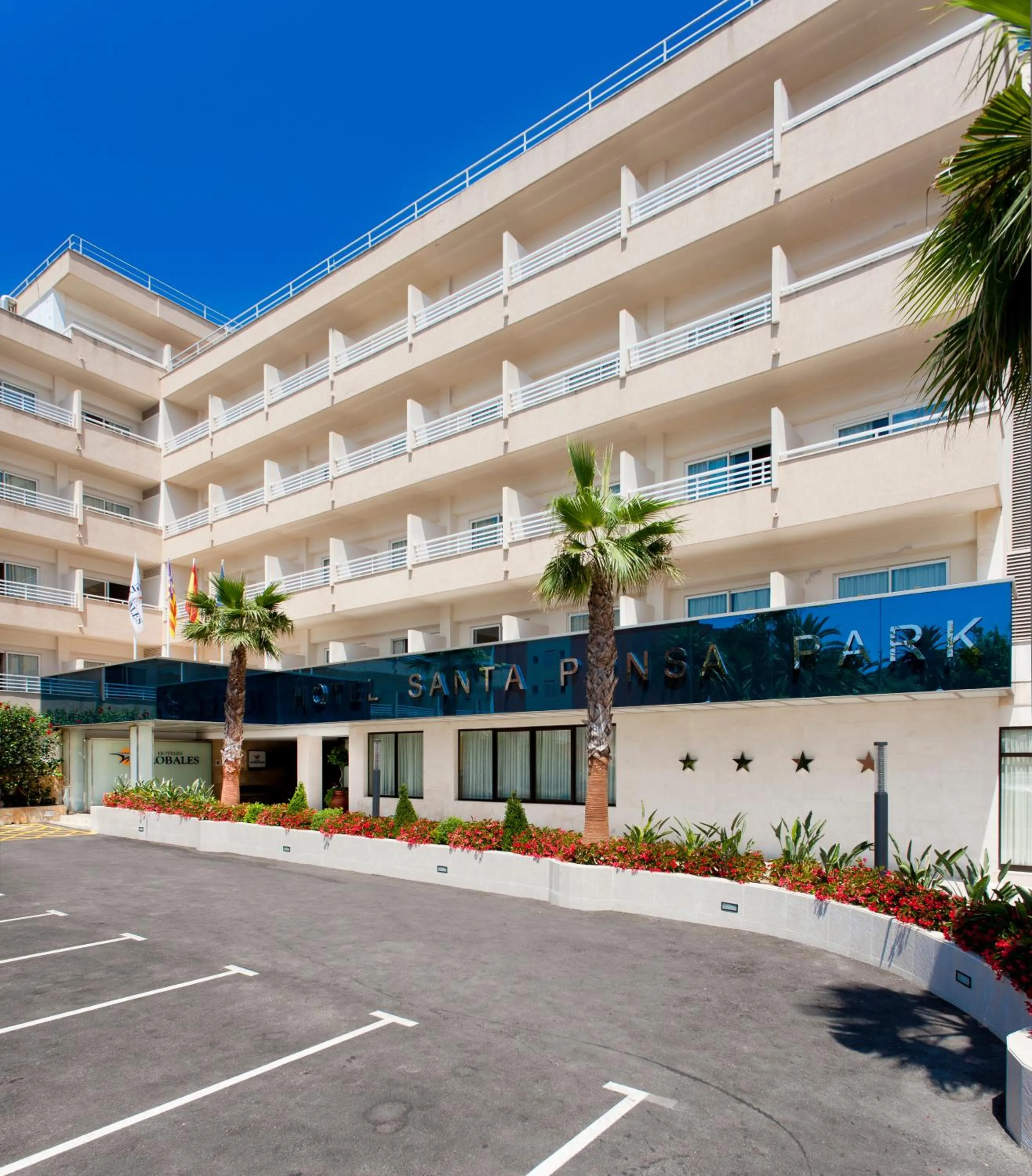 Facade/entrance in Globales Santa Ponsa Park