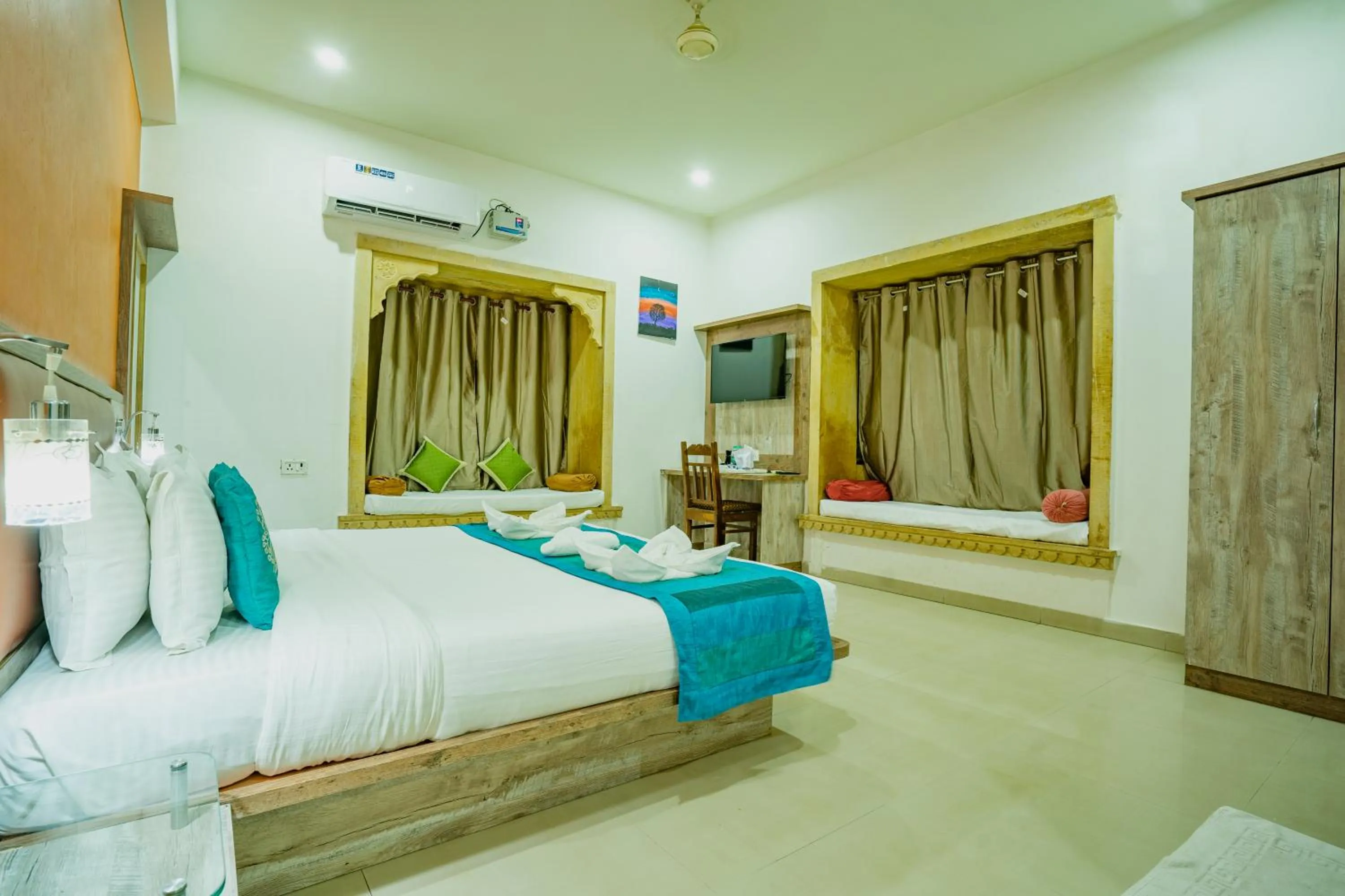 Bed in Hotel Marina Mahal with Swimming Pool