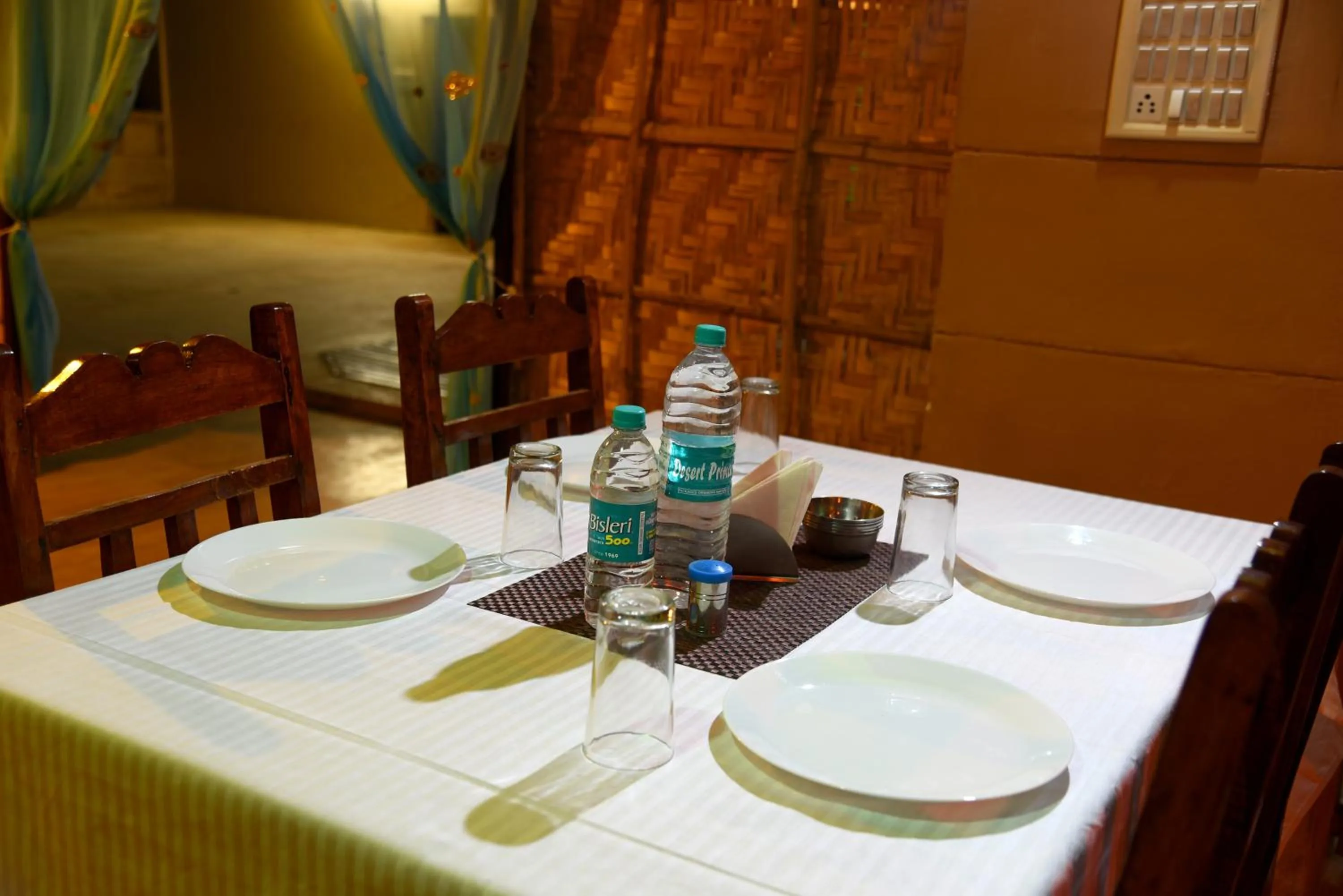 Restaurant/places to eat in Hotel Marina Mahal with Swimming Pool