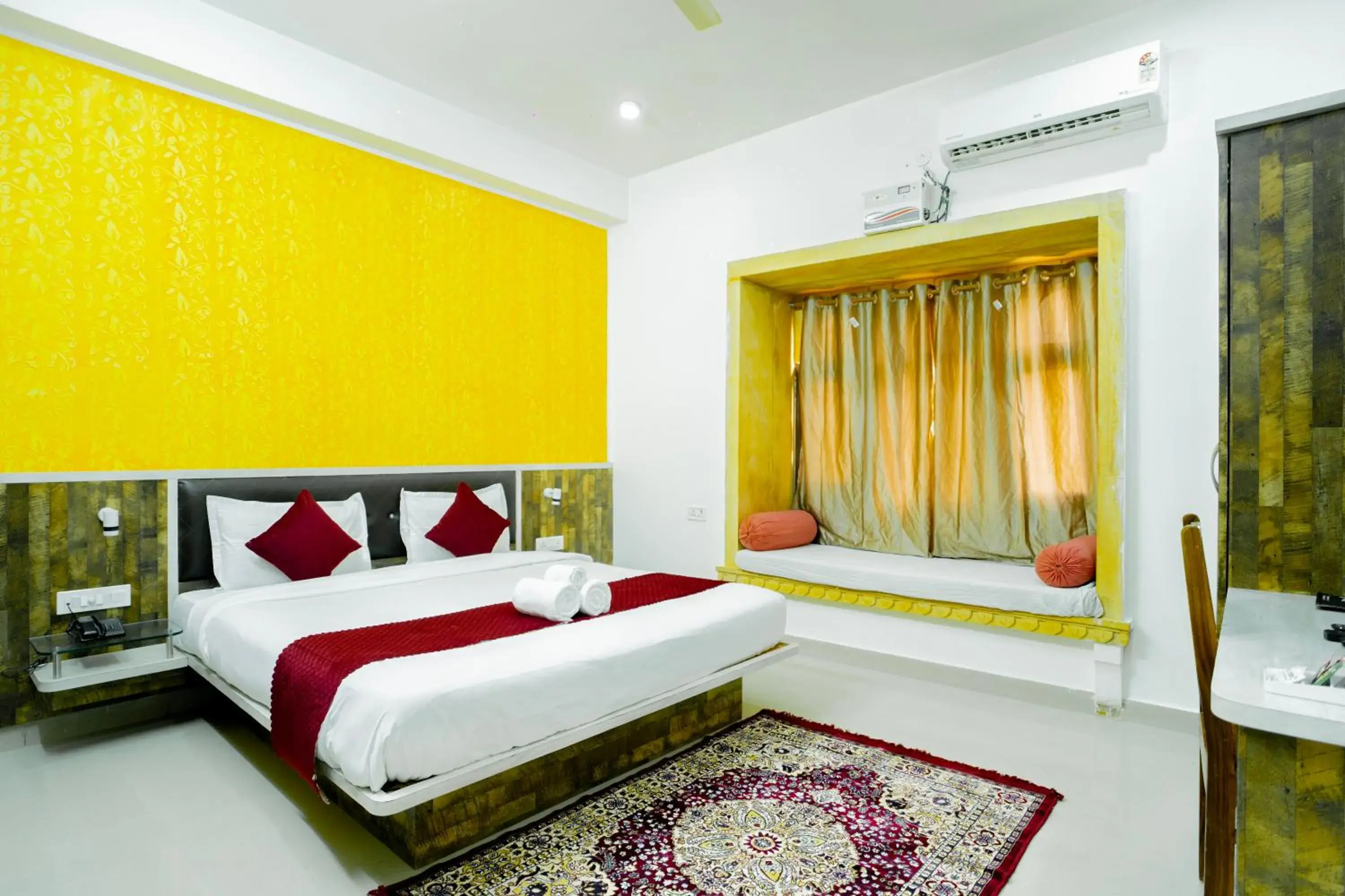 Deluxe Double Room - single occupancy in Hotel Marina Mahal with Swimming Pool Deluxe Double Room - single occupancy in Hotel Marina Mahal with Swimming Pool