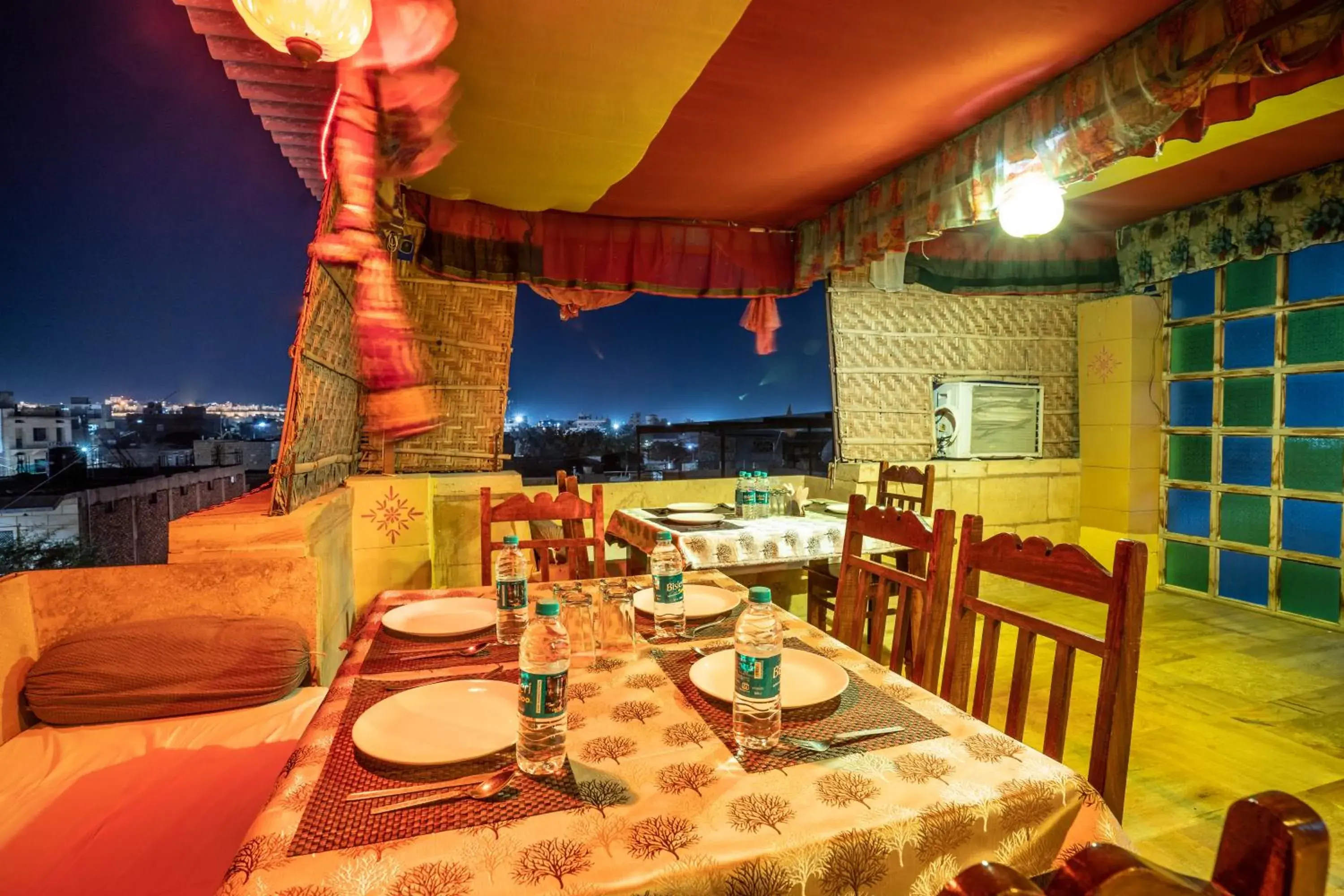 Restaurant/places to eat in Hotel Marina Mahal with Swimming Pool Restaurant/places to eat in Hotel Marina Mahal with Swimming Pool