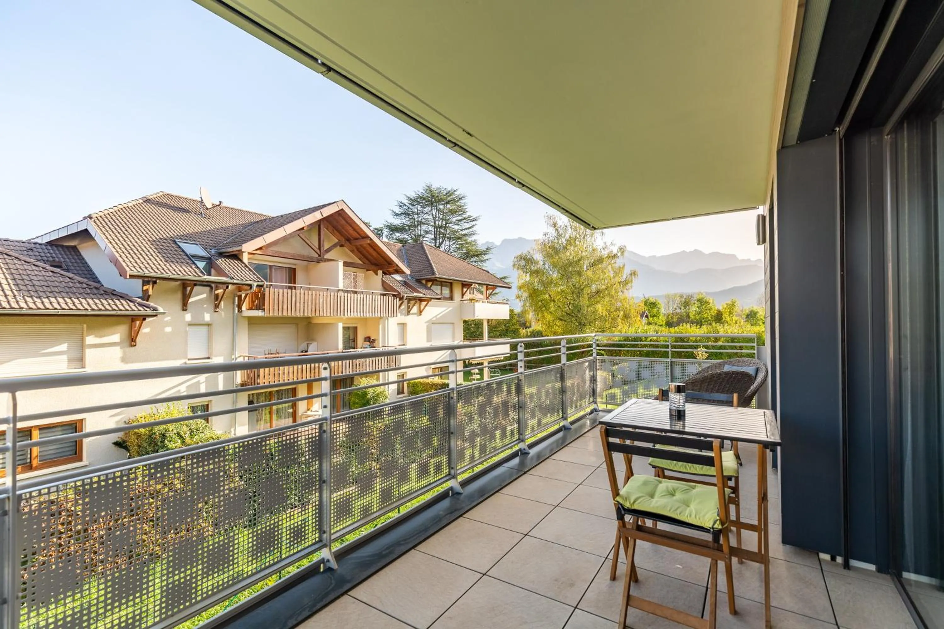 Grand studio bord du lac