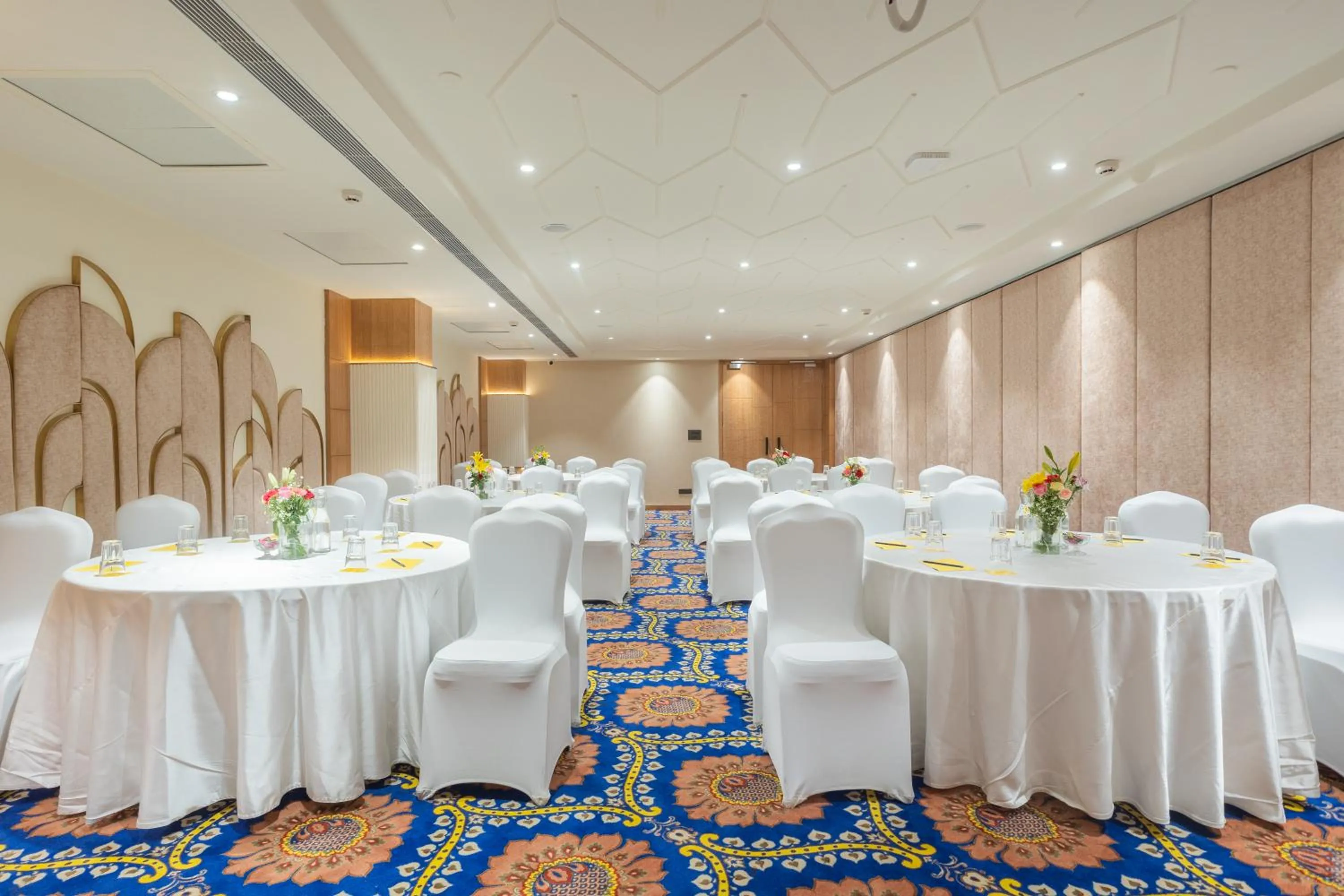 Banquet/Function facilities in Golden Tulip Jaipur
