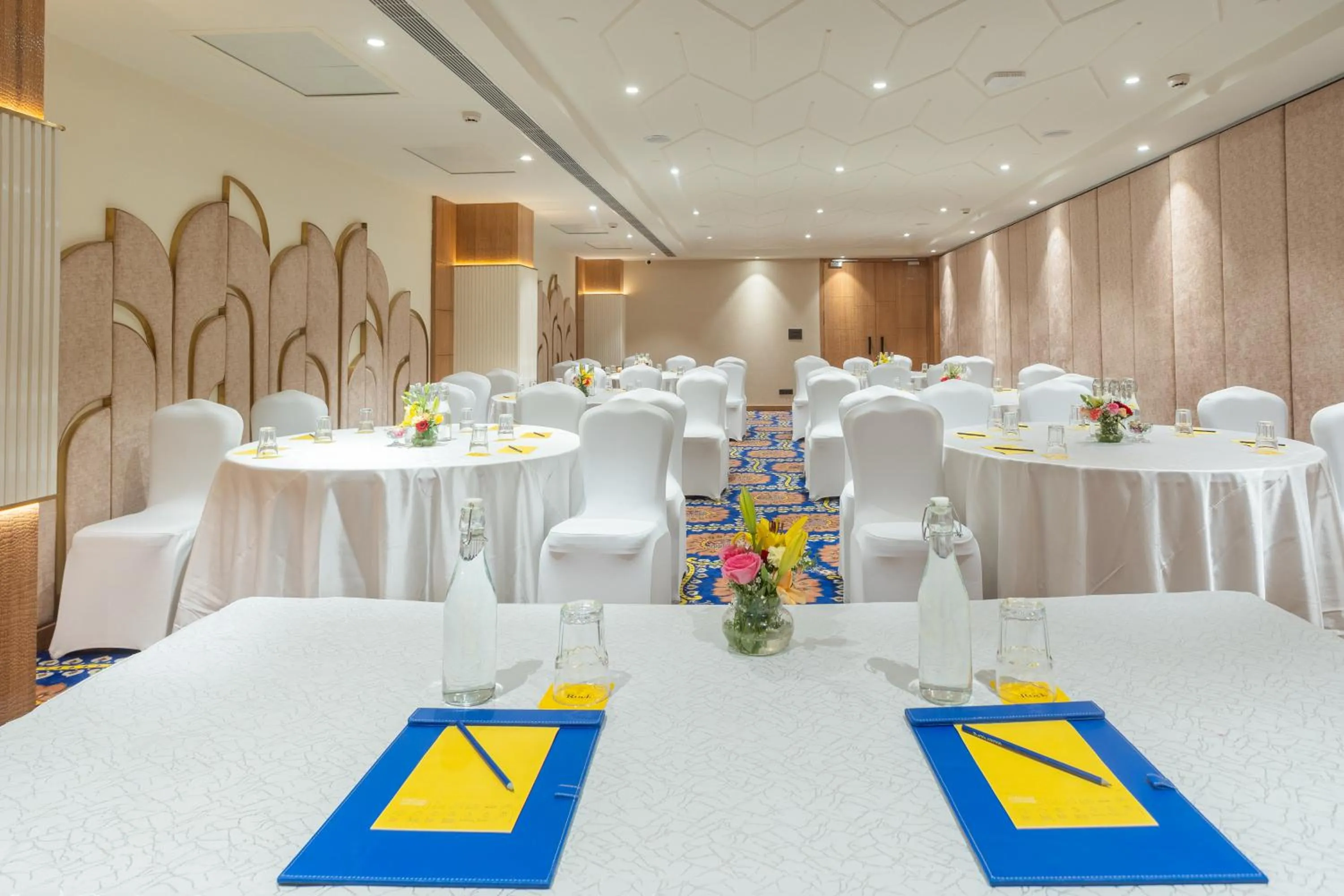 Banquet/Function facilities in Golden Tulip Jaipur