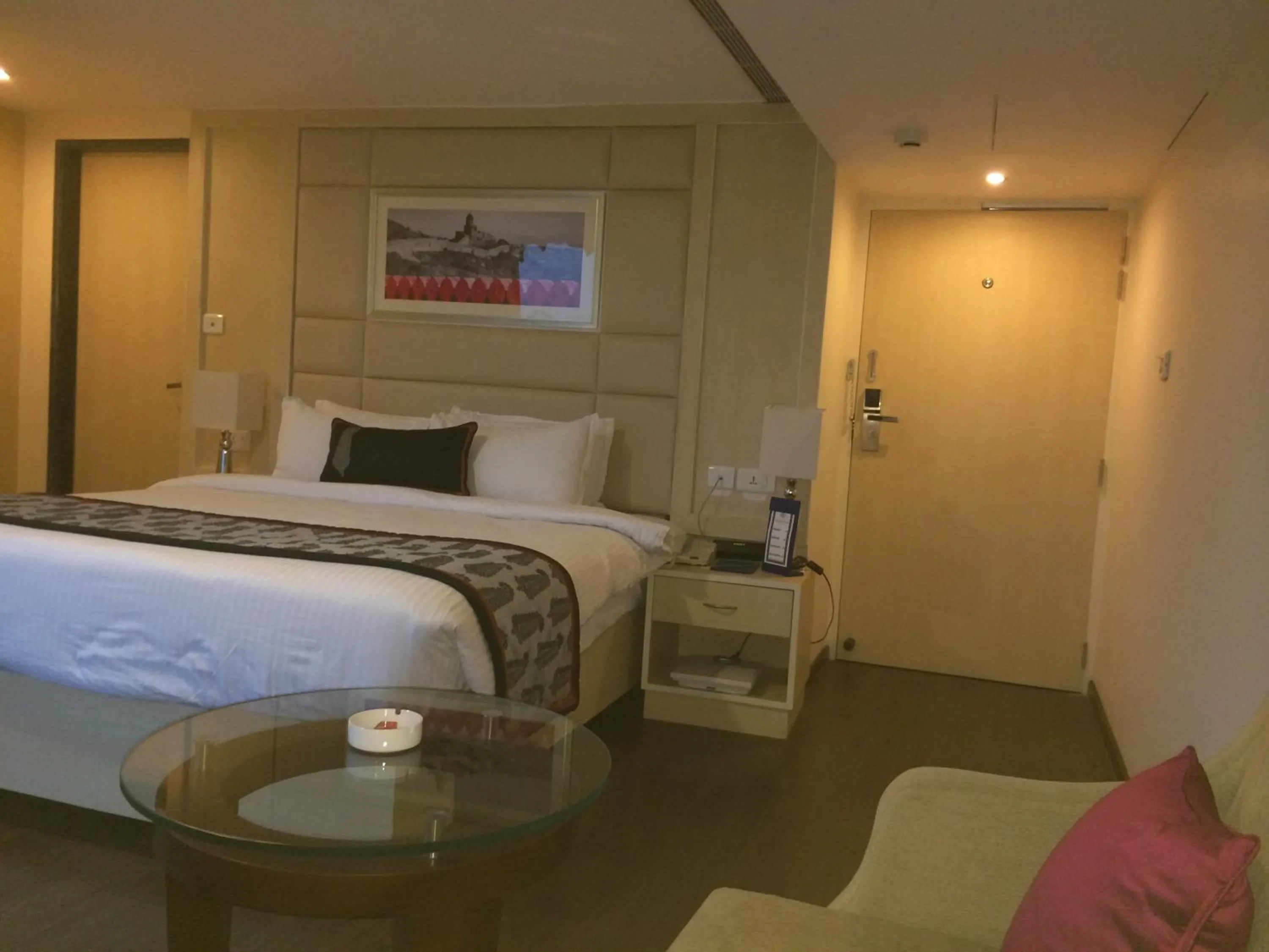 Bed in Golden Tulip Jaipur